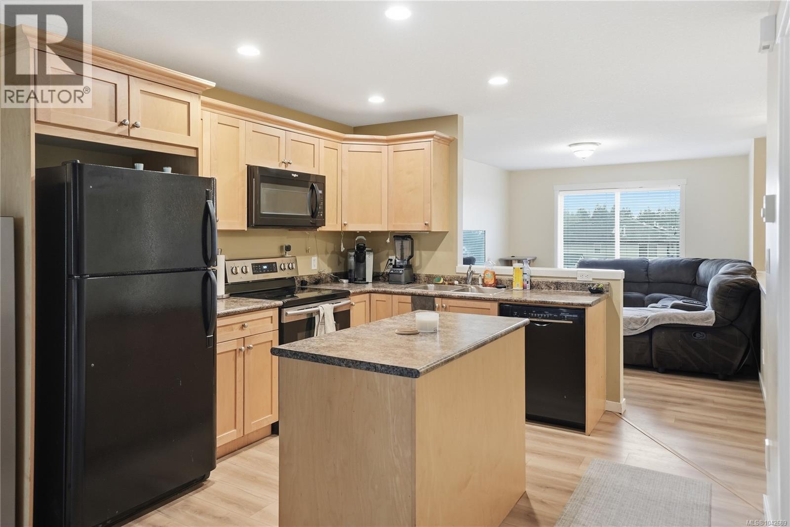6085 Clayburn Pl - 3