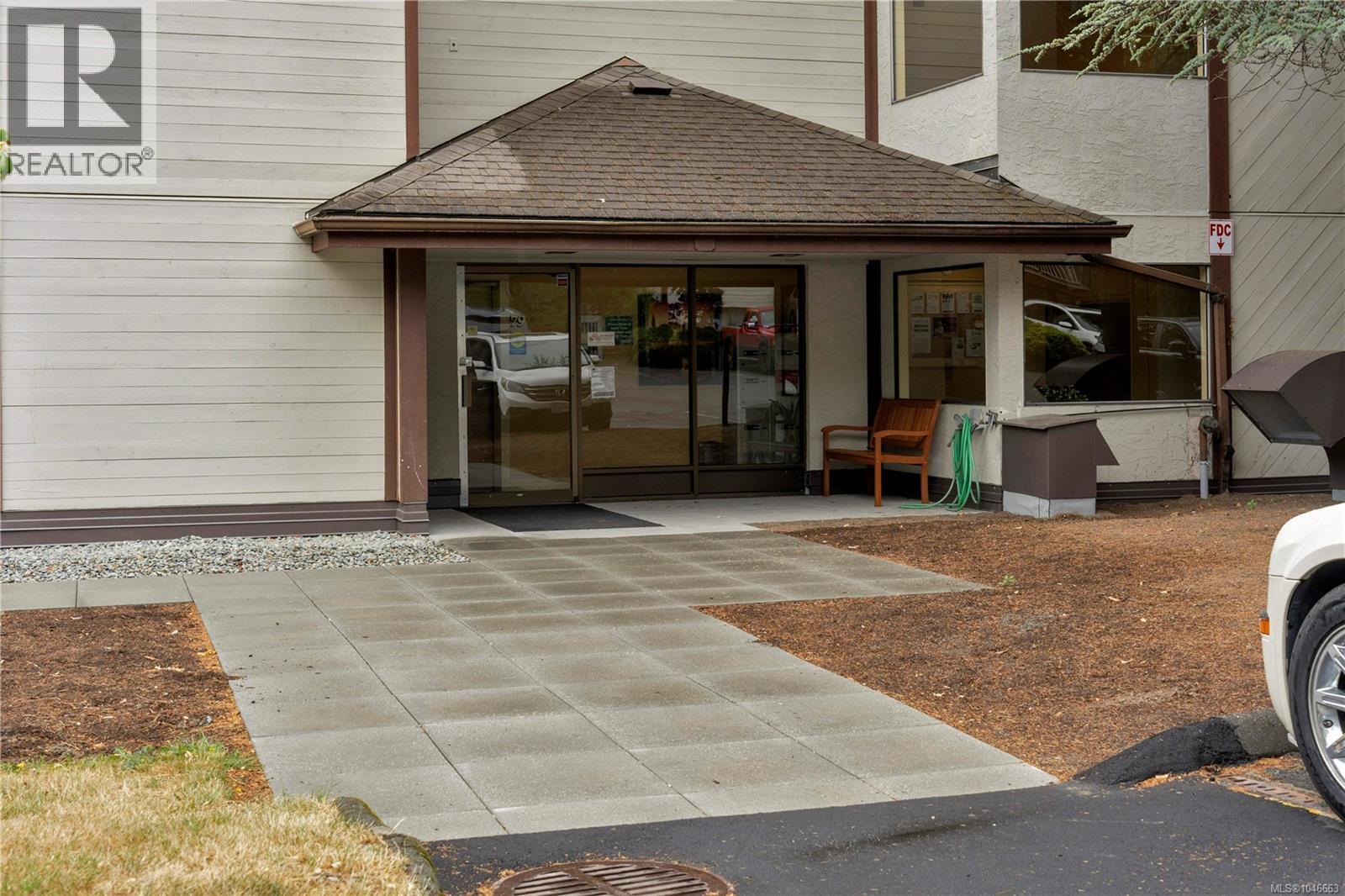 #403 79 Gorge Rd W - 33