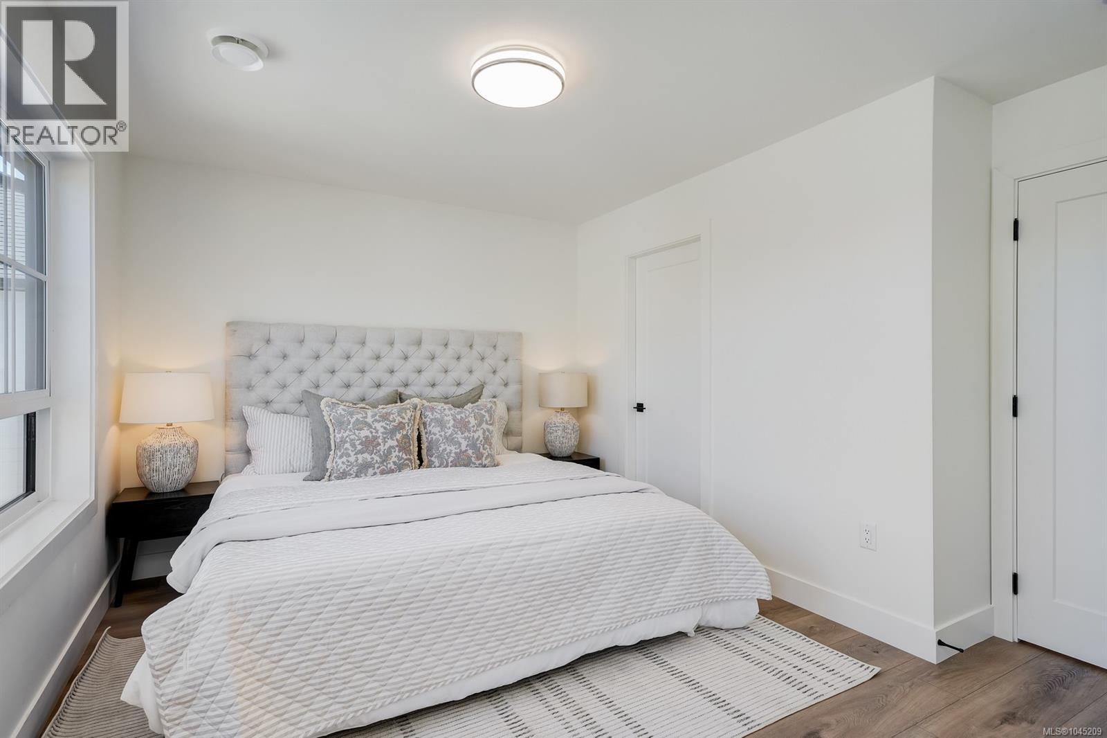 2 4068 Tuxedo Drive, Saanich