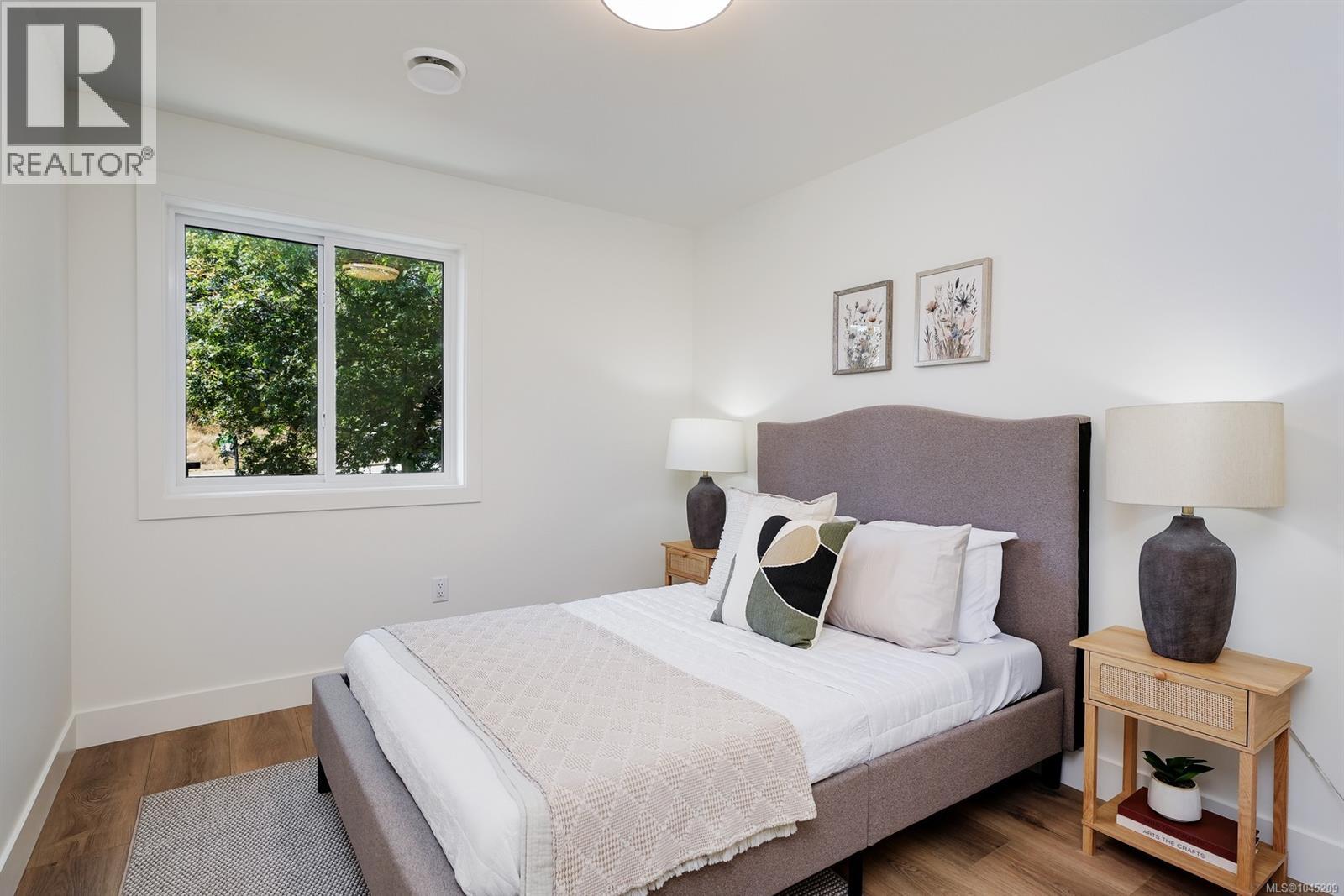 2 4068 Tuxedo Drive, Saanich
