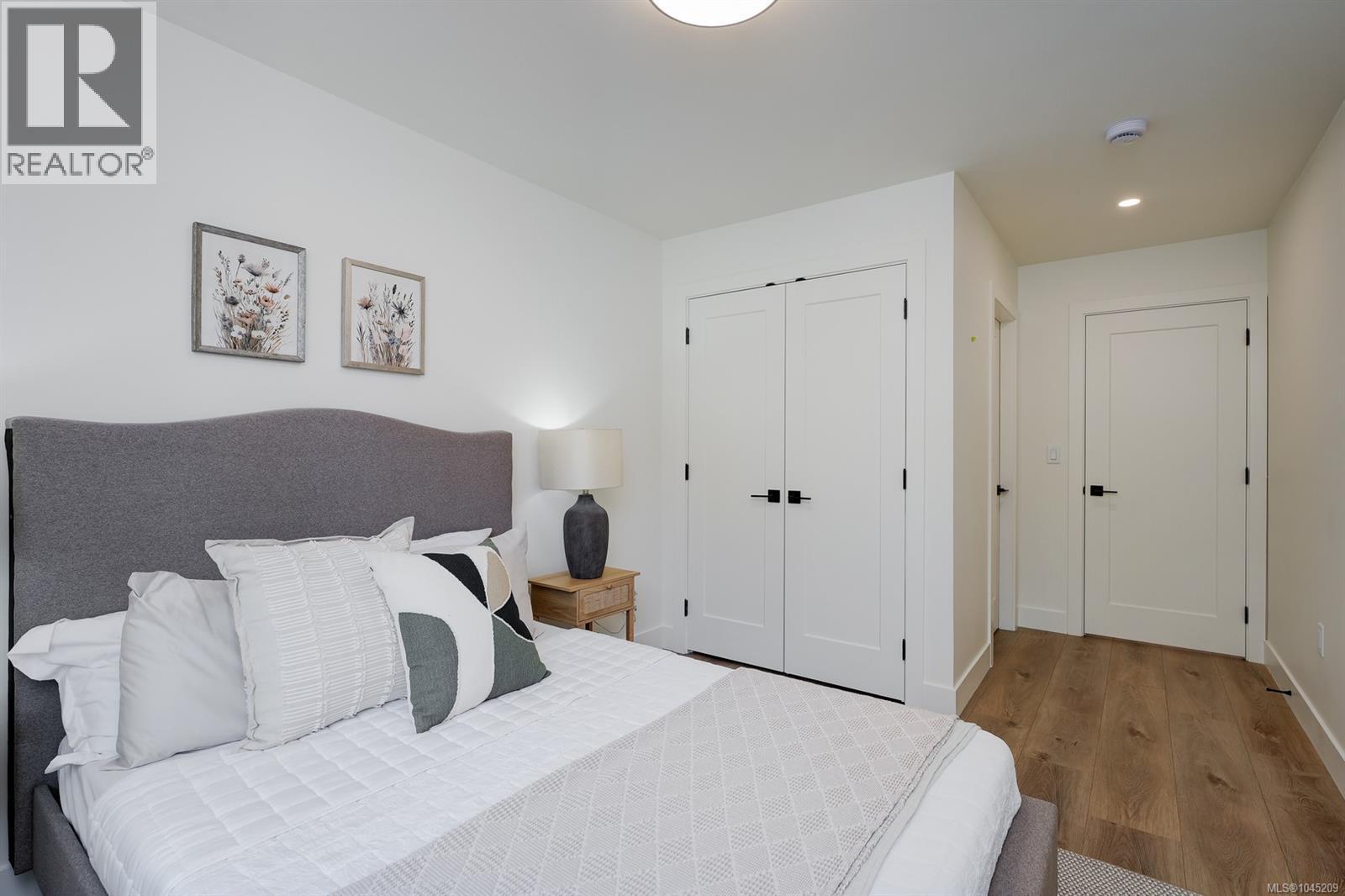 2 4068 Tuxedo Drive, Saanich