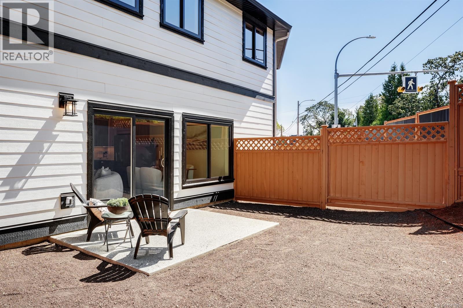 2 4068 Tuxedo Drive, Saanich