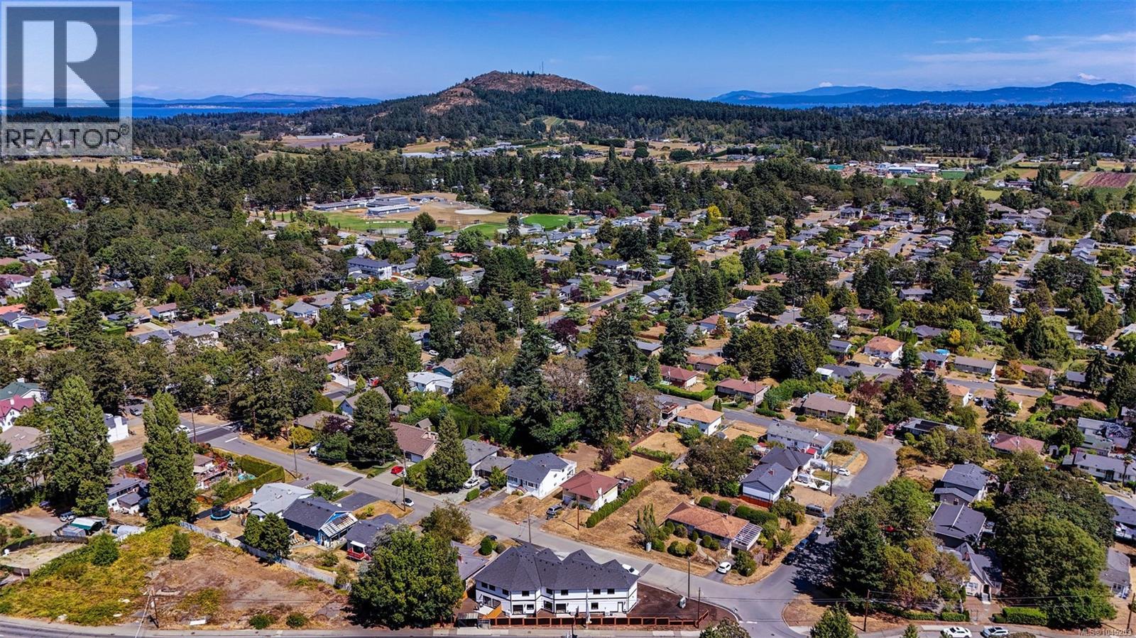 2 4068 Tuxedo Drive, Saanich