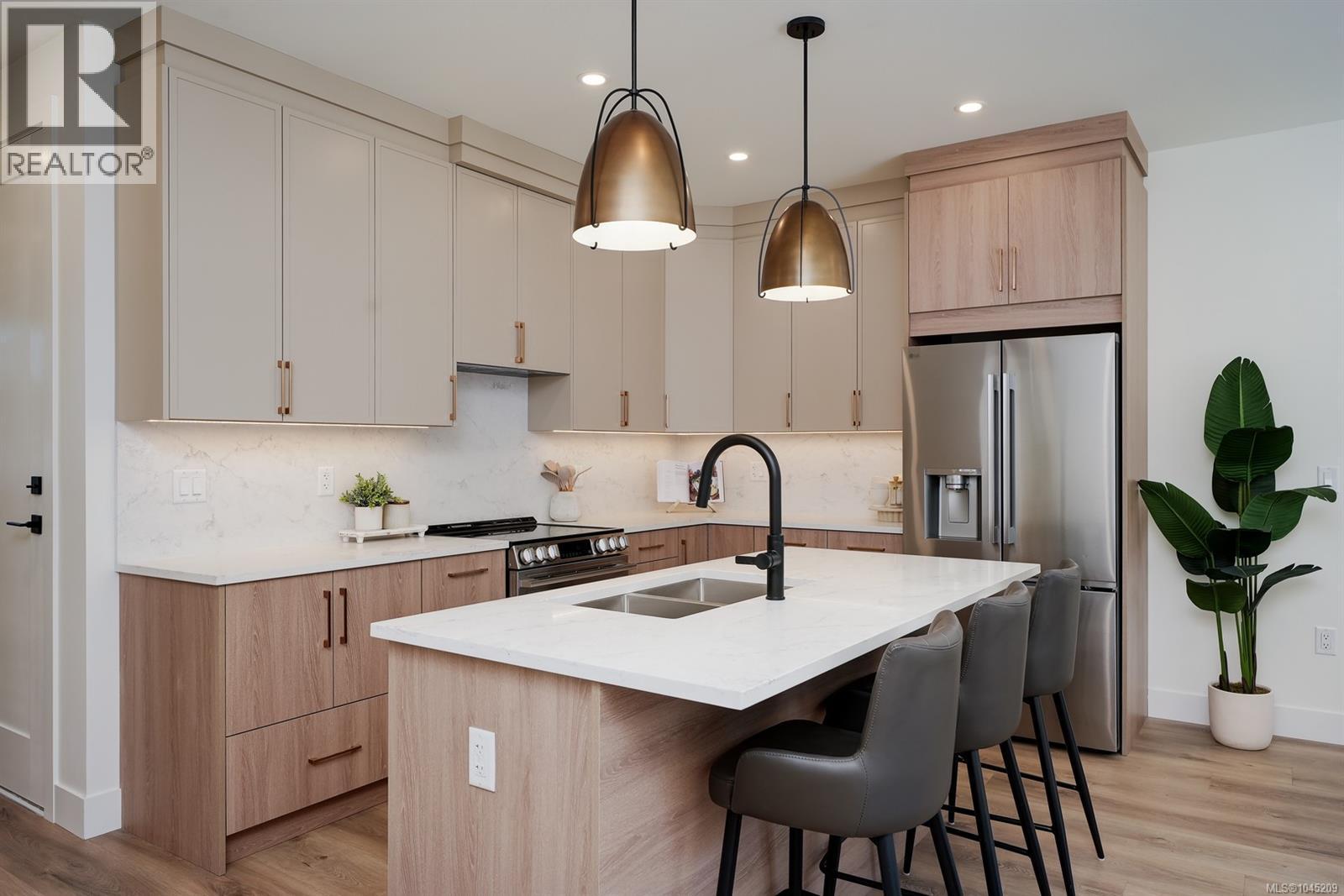 2 4068 Tuxedo Drive, Saanich
