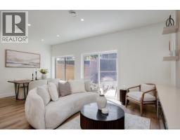 Entrance - 2 4068 Tuxedo Dr, Saanich, BC V8X2L3 Photo 10