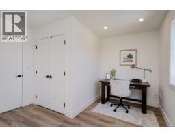 2 4068 Tuxedo Dr, Saanich, BC V8X2L3 Photo 17