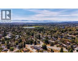 2 4068 Tuxedo Dr, Saanich, BC V8X2L3 Photo 37