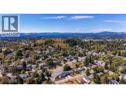 2 4068 Tuxedo Dr, Saanich, BC V8X2L3 Photo 38