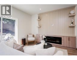 Living room - 2 4068 Tuxedo Dr, Saanich, BC V8X2L3 Photo 9