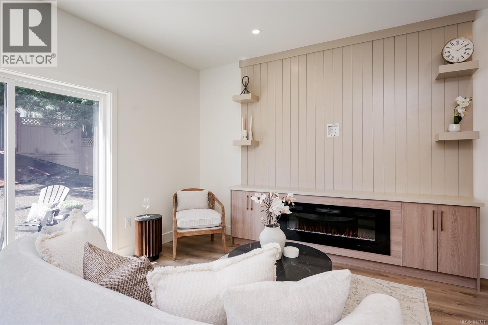 4 4068 Tuxedo Drive, Saanich