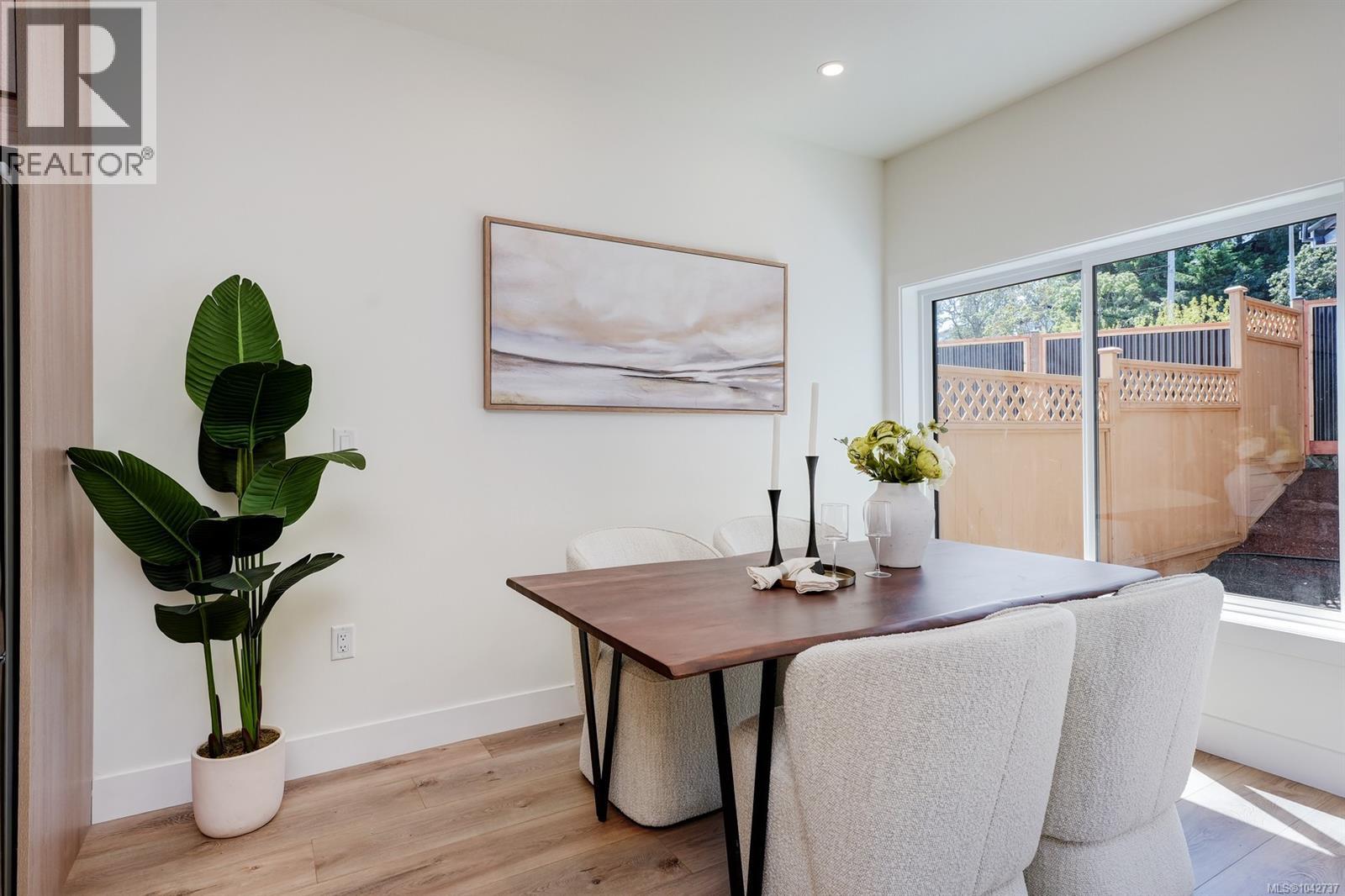 4 4068 Tuxedo Drive, Saanich