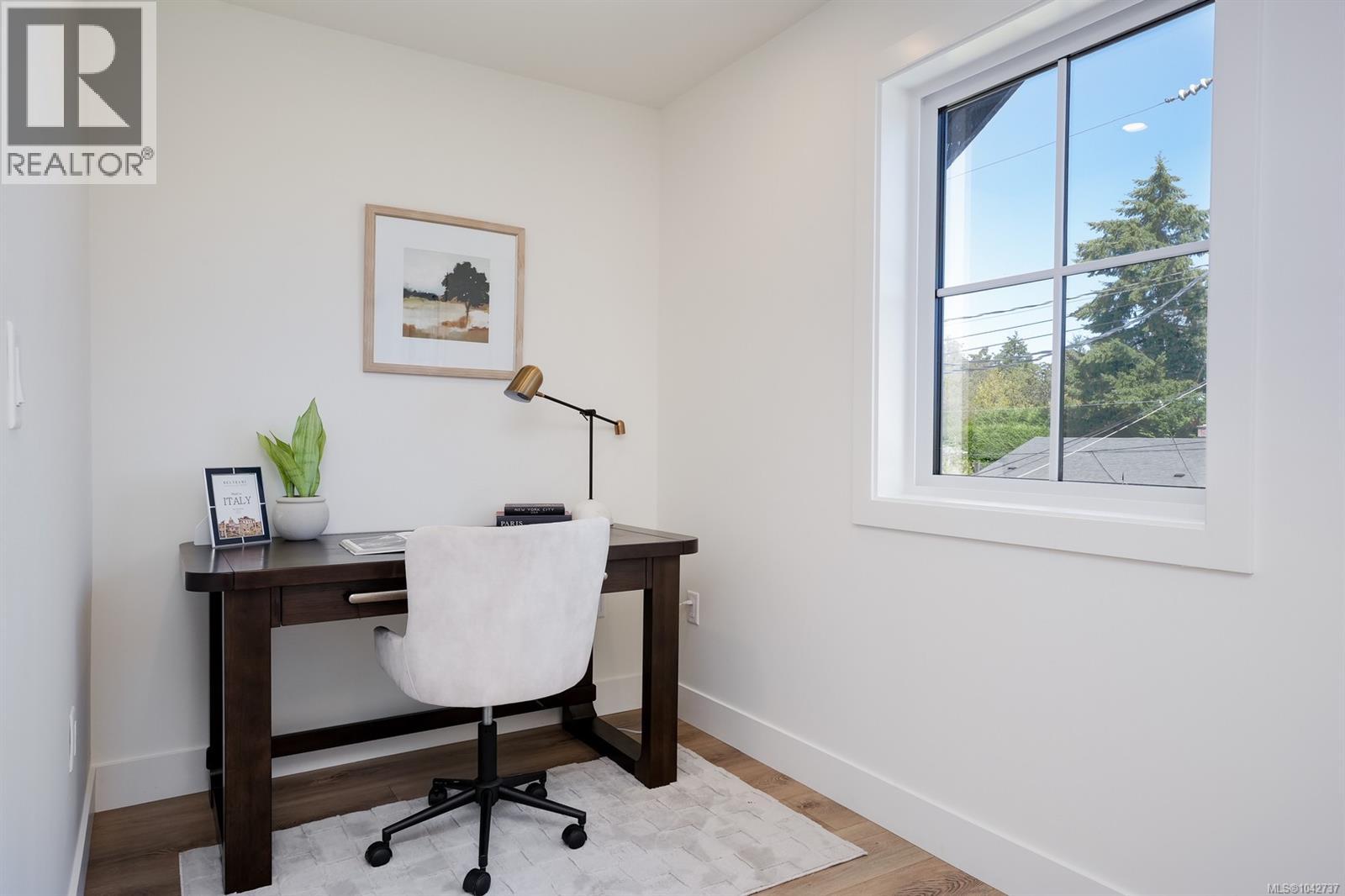 4 4068 Tuxedo Drive, Saanich
