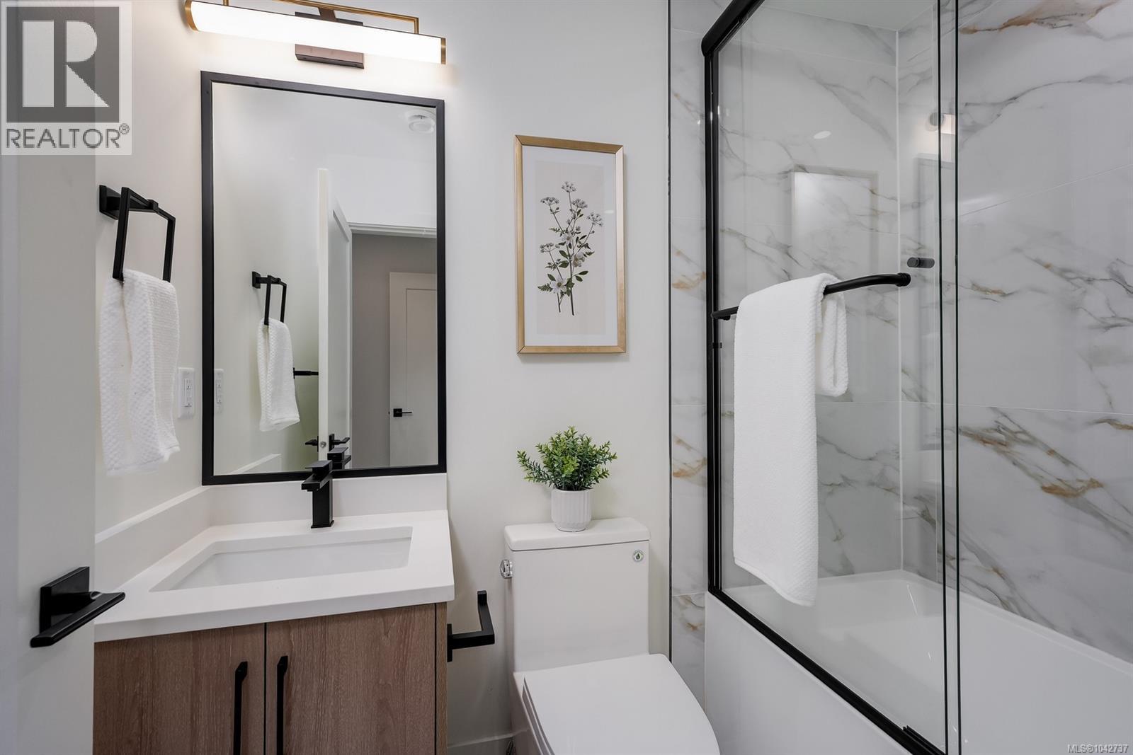 4 4068 Tuxedo Drive, Saanich