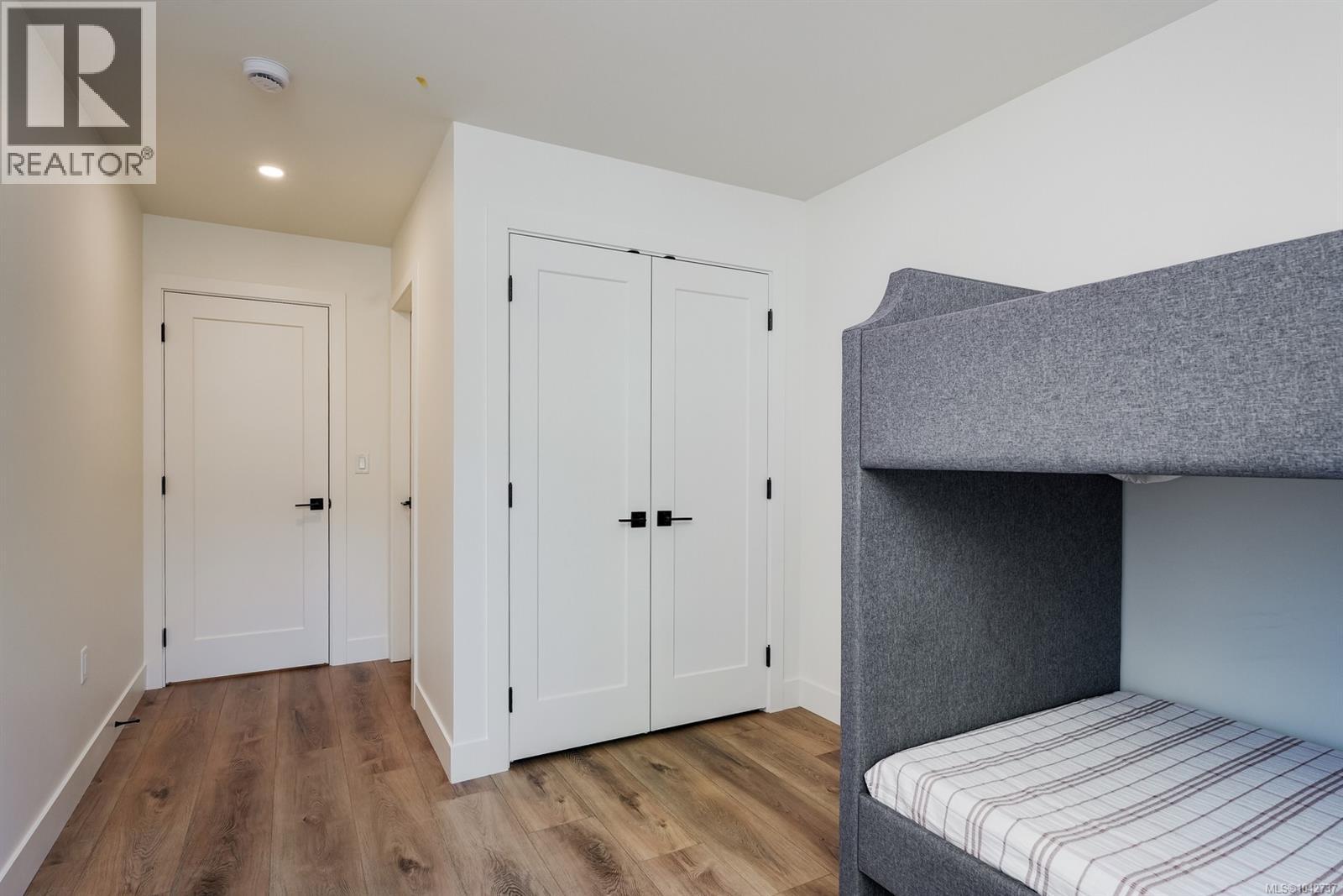 4 4068 Tuxedo Drive, Saanich