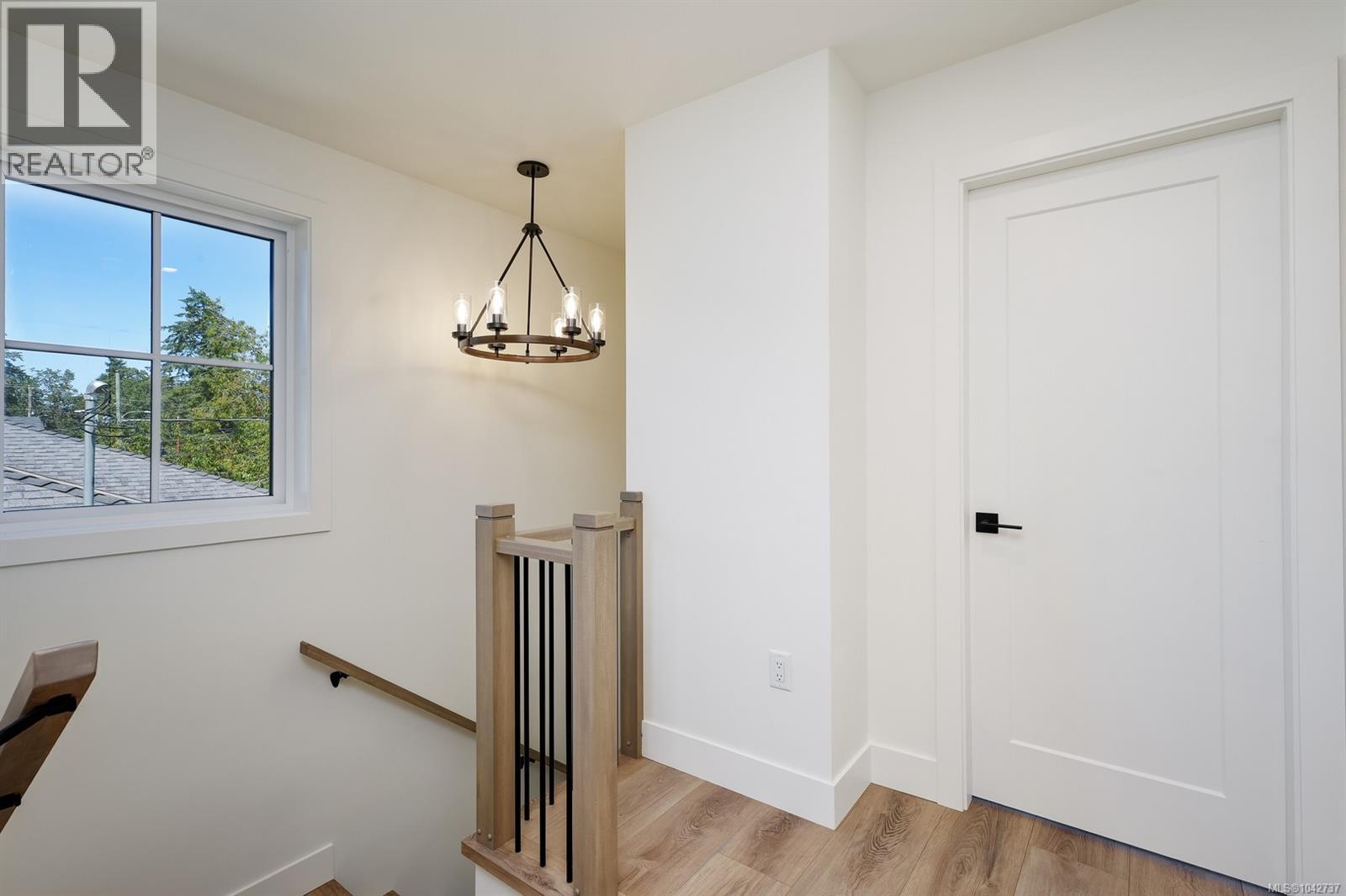 4 4068 Tuxedo Drive, Saanich
