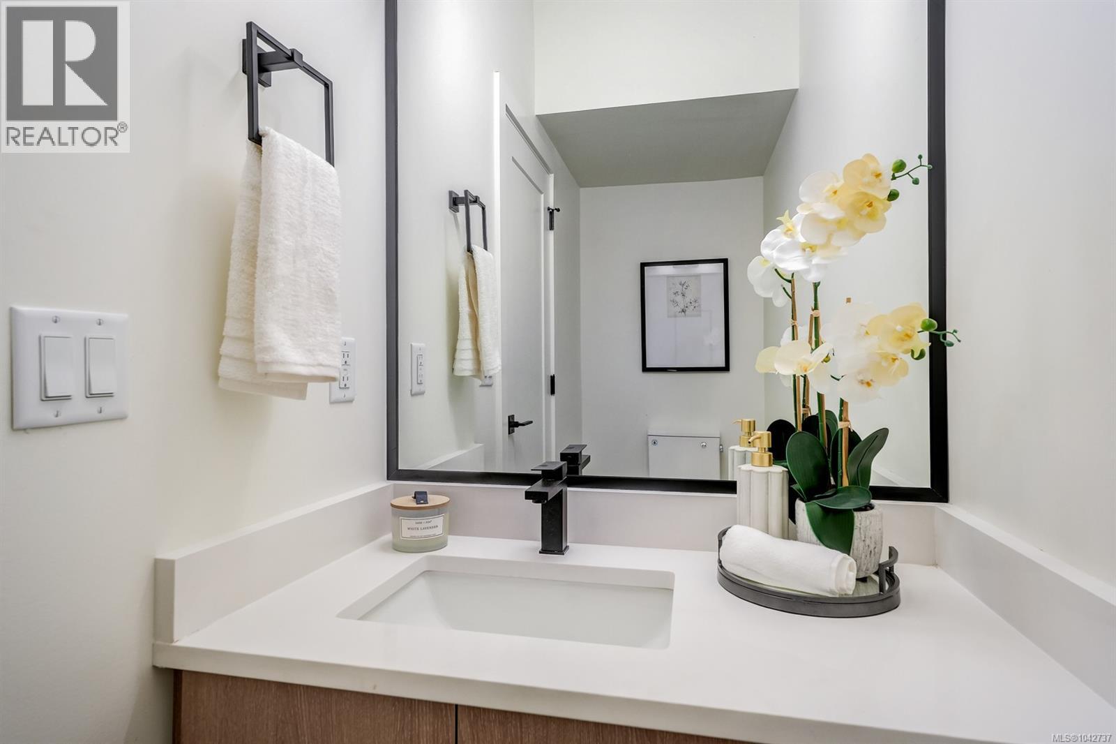 4 4068 Tuxedo Drive, Saanich