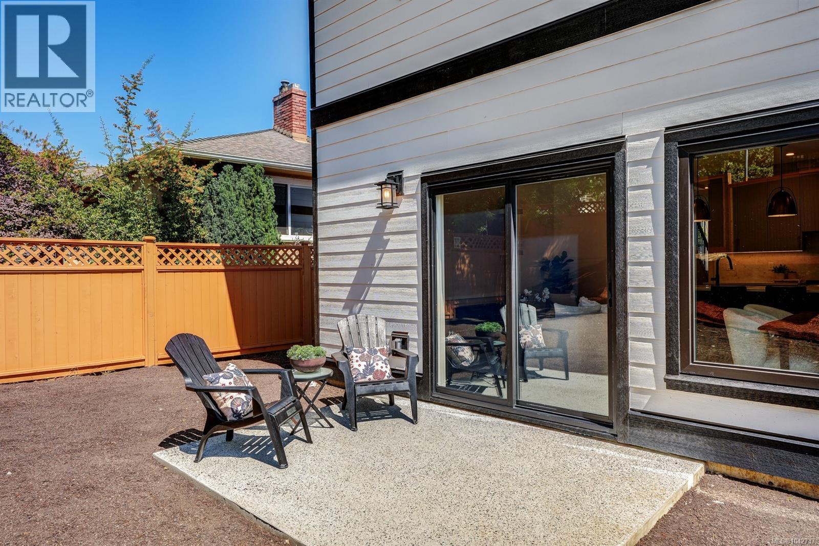 4 4068 Tuxedo Drive, Saanich