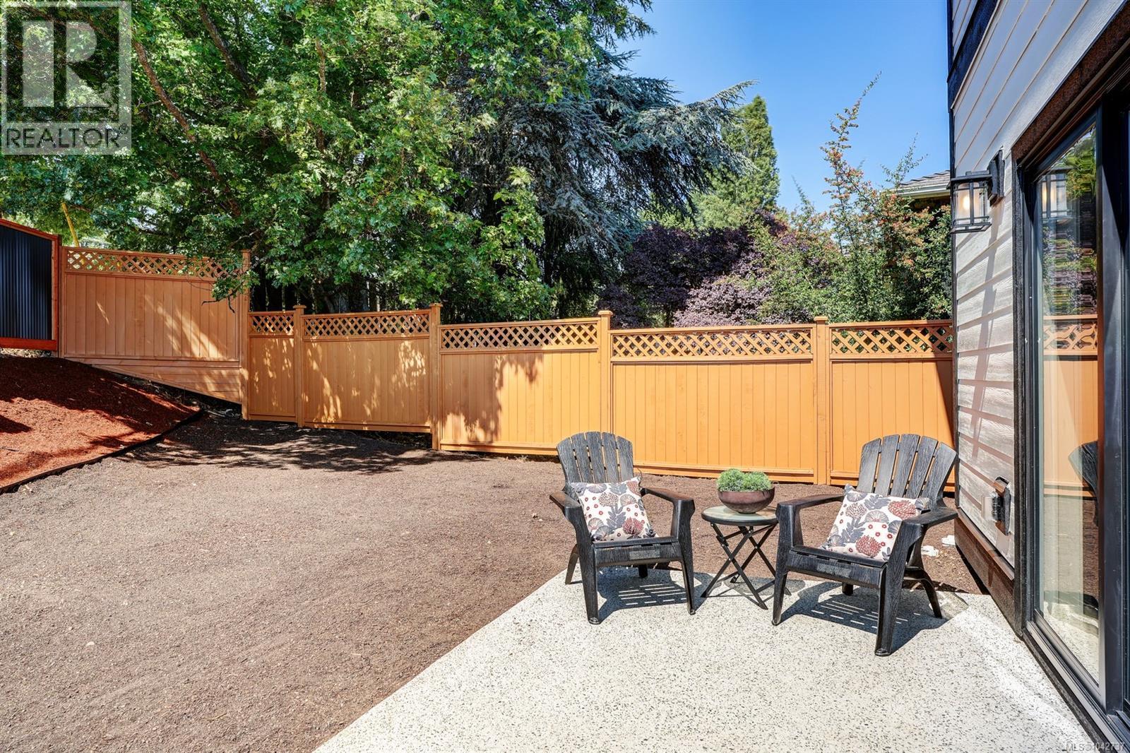 4 4068 Tuxedo Drive, Saanich
