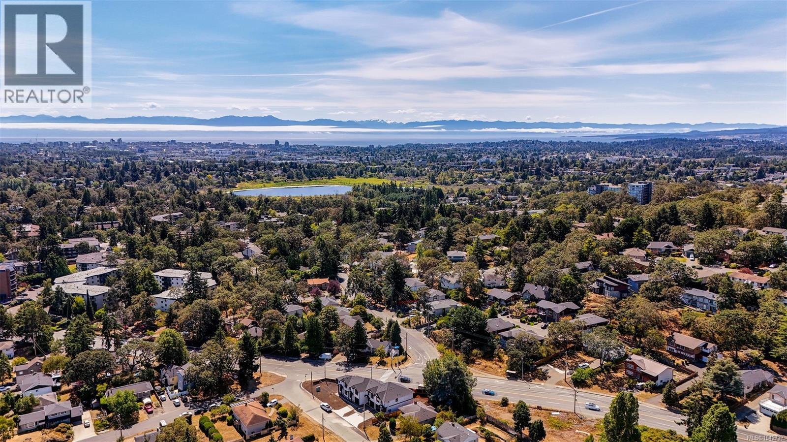4 4068 Tuxedo Drive, Saanich