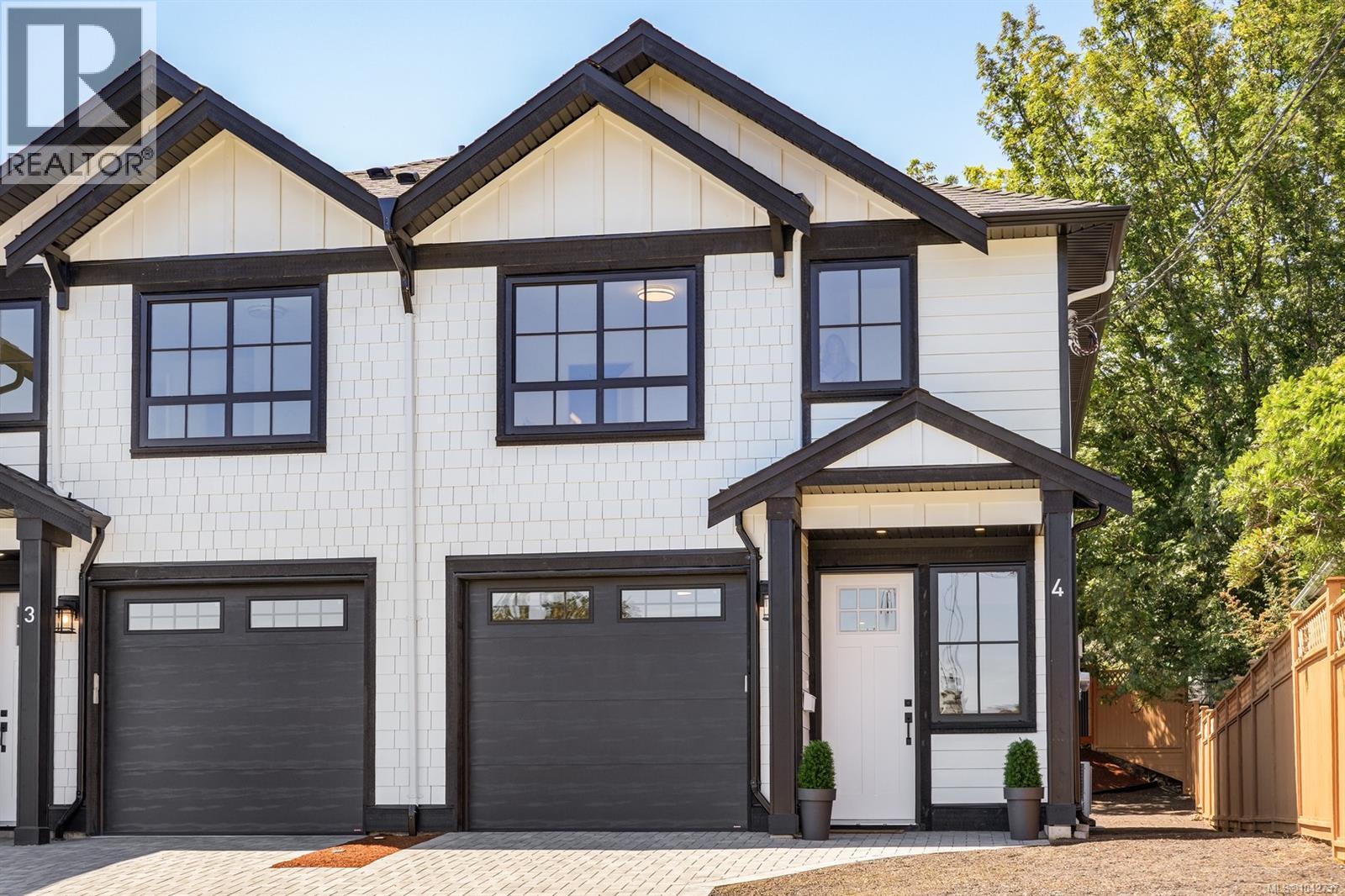 4 4068 Tuxedo Drive, Saanich