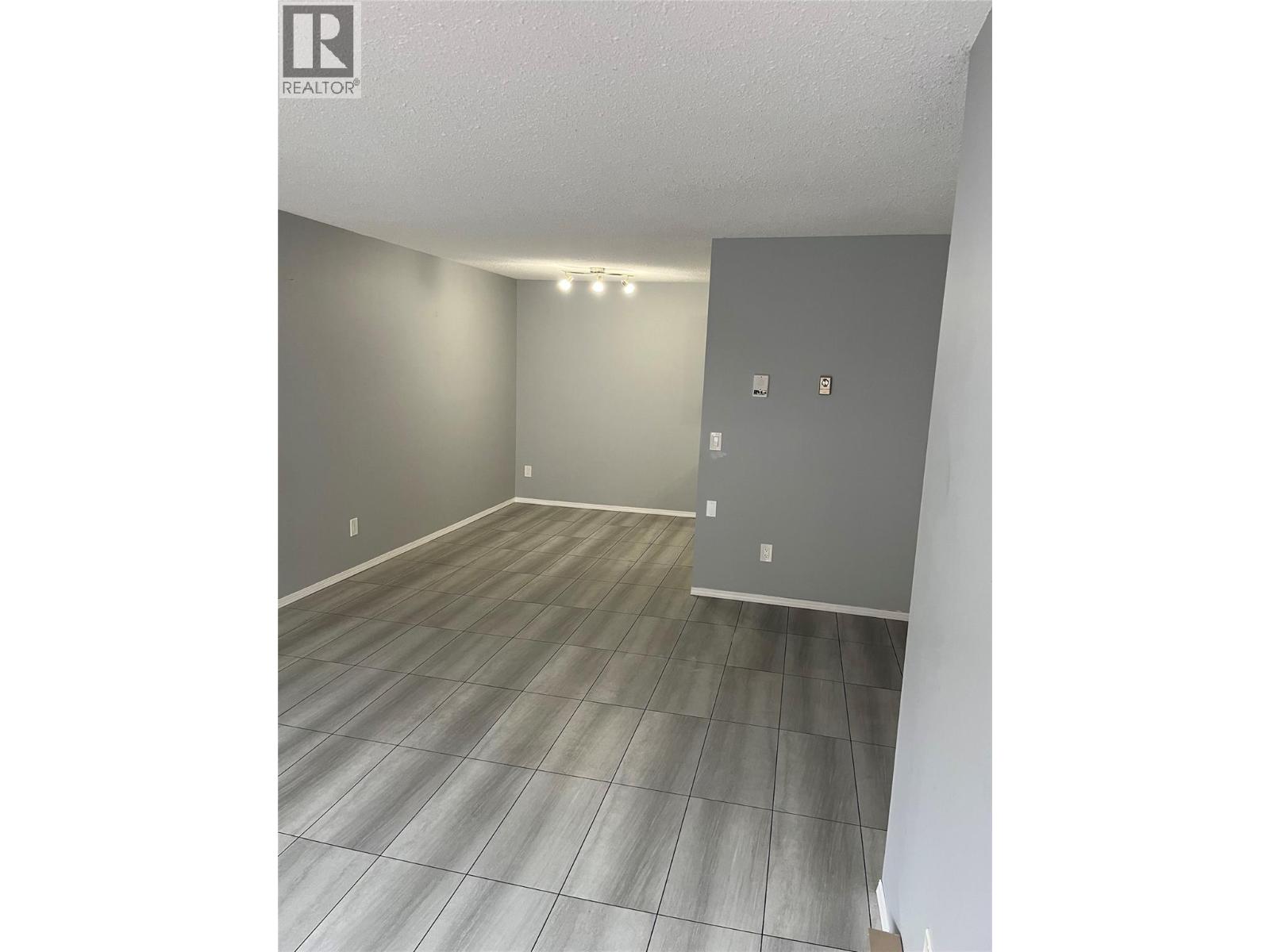 #202 555 Rowcliffe Avenue - 5
