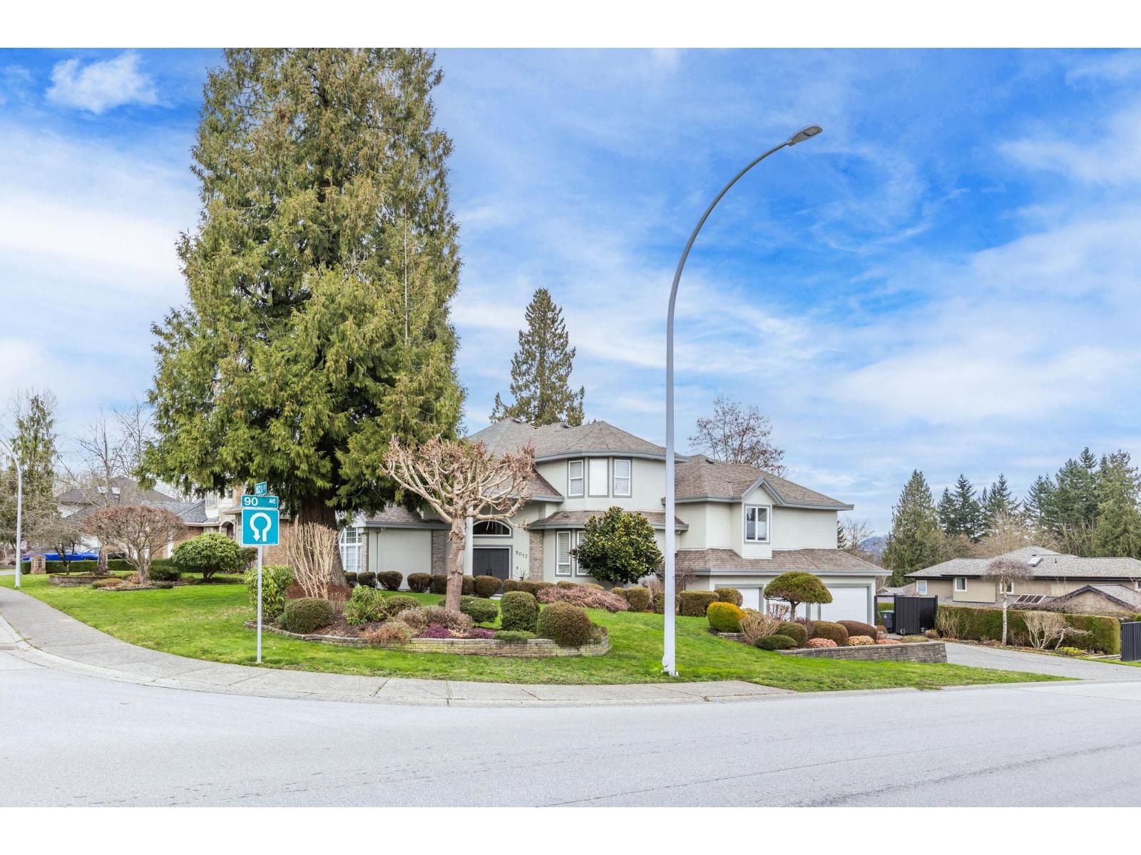 6 Bed, 5 Bath House for Sale in Surrey – 9012 162A STREET, Surrey – MLS# R3155265 - Image 3