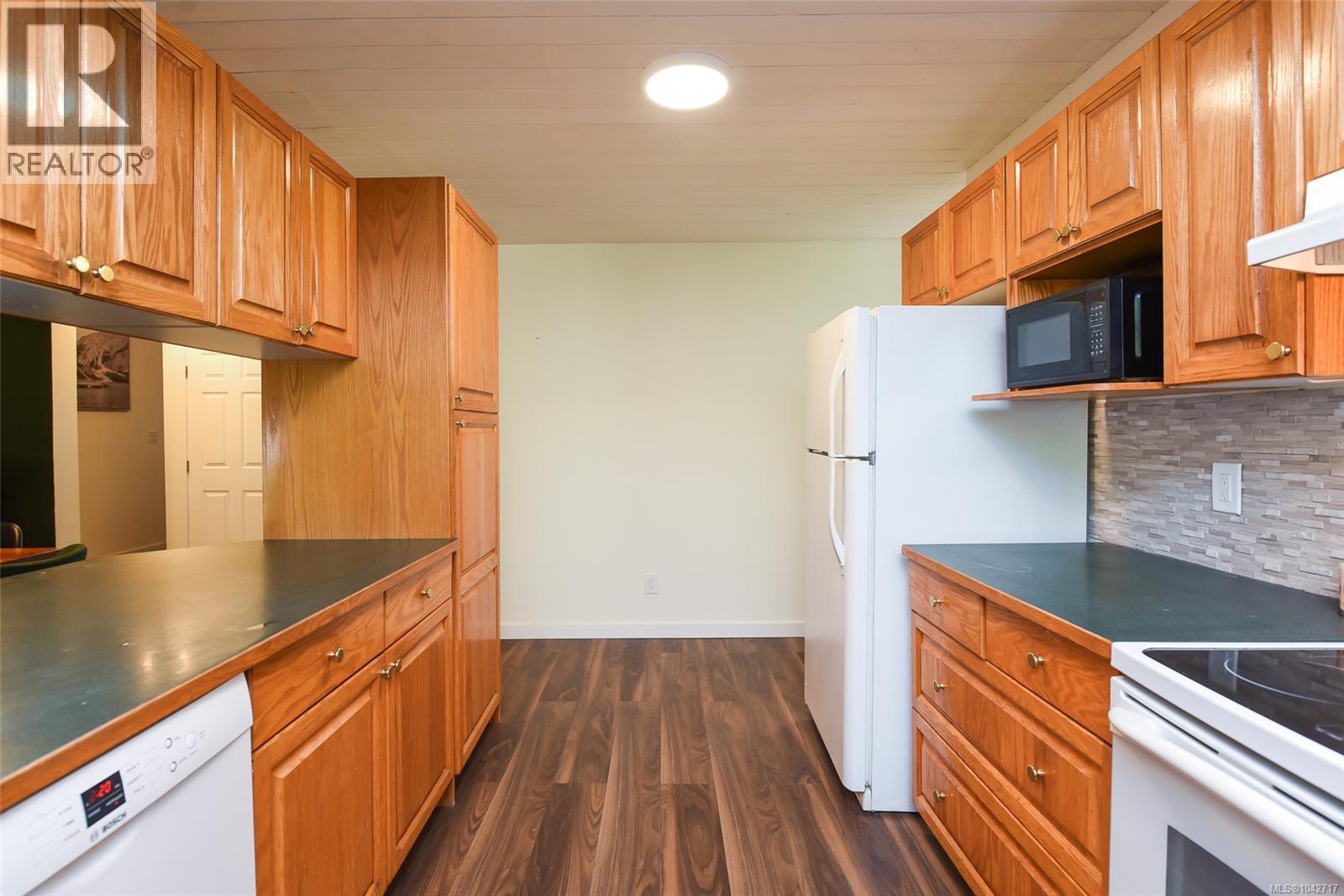 6587 Mystery Beach Rd, Fanny Bay