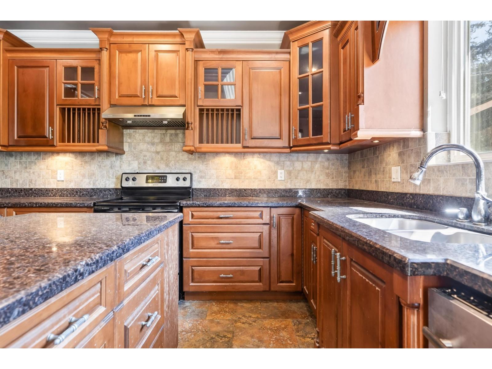 6 Bed, 5 Bath House for Sale in Surrey – 16218 110TH AVENUE, Surrey – MLS# R3154624 - Image 12