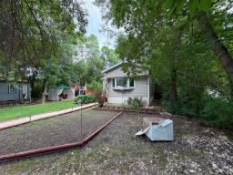 Porch - 17 Manitoba Avenue, Lake Manitoba Narrows, MB R0C2K0 Photo 6