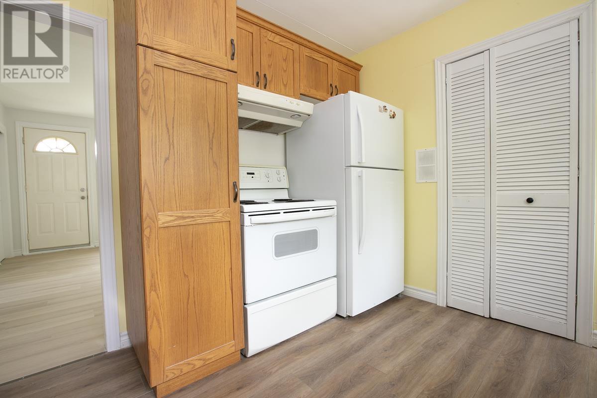 18 Eastern AVE - Image 33