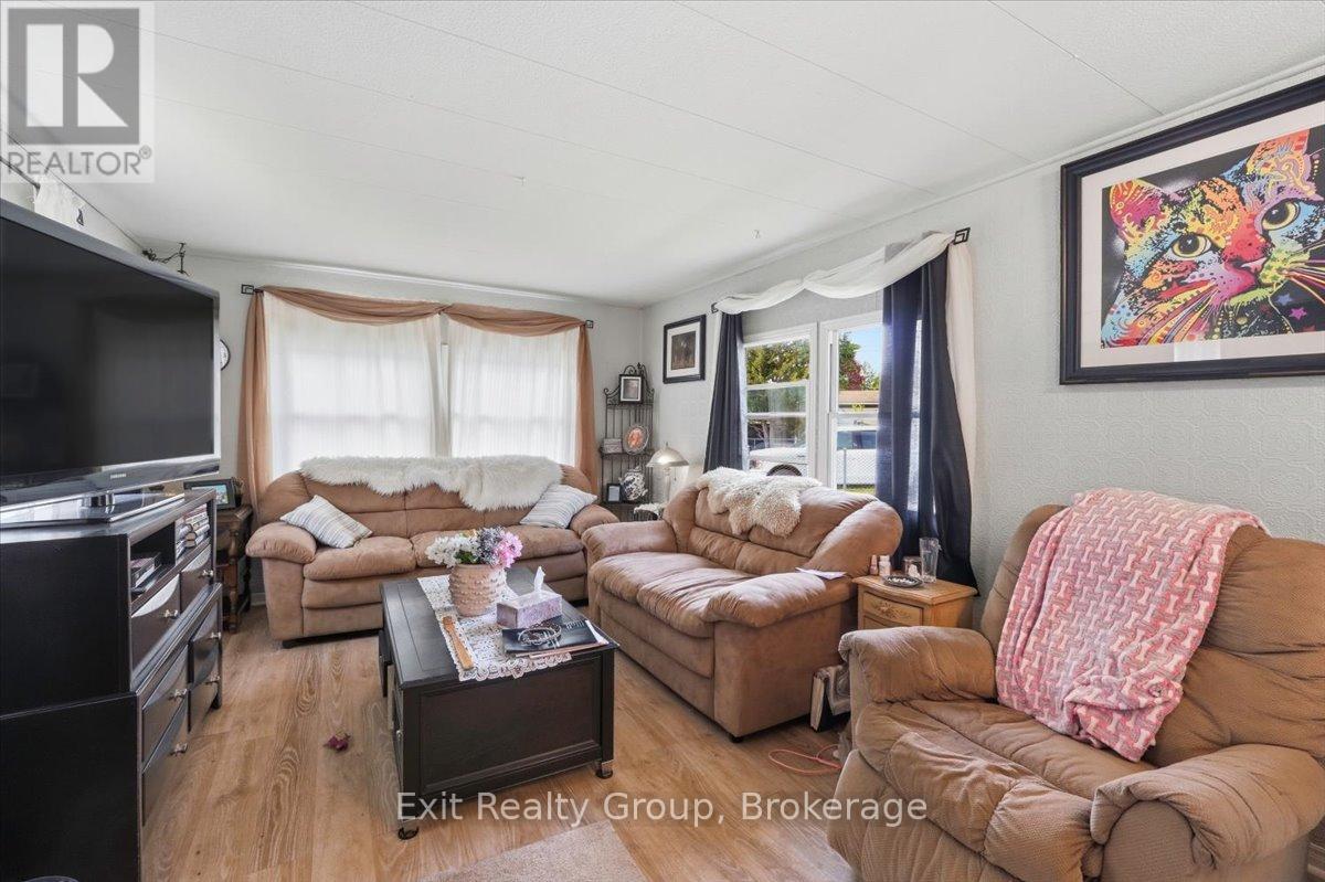 #63 63 WHITES ROAD - Image 6