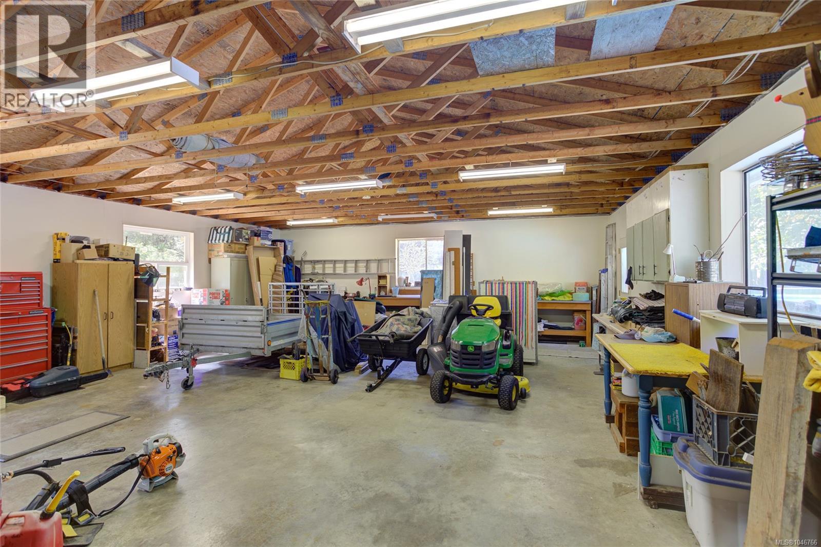 4389 Creighton Rd - Image 56