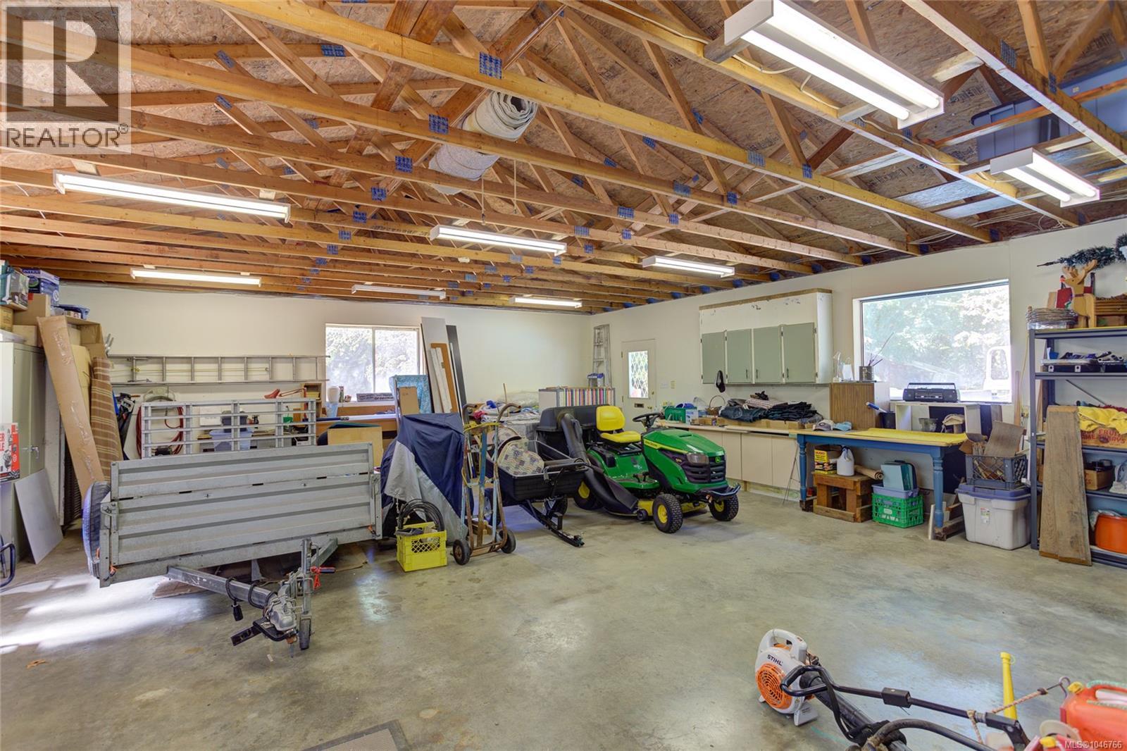 4389 Creighton Rd - Image 57