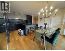 402 866 Arthur Erickson Place, West Vancouver, BC V7T0B2 Photo 9