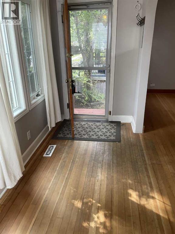 429 10 Street NE - 8