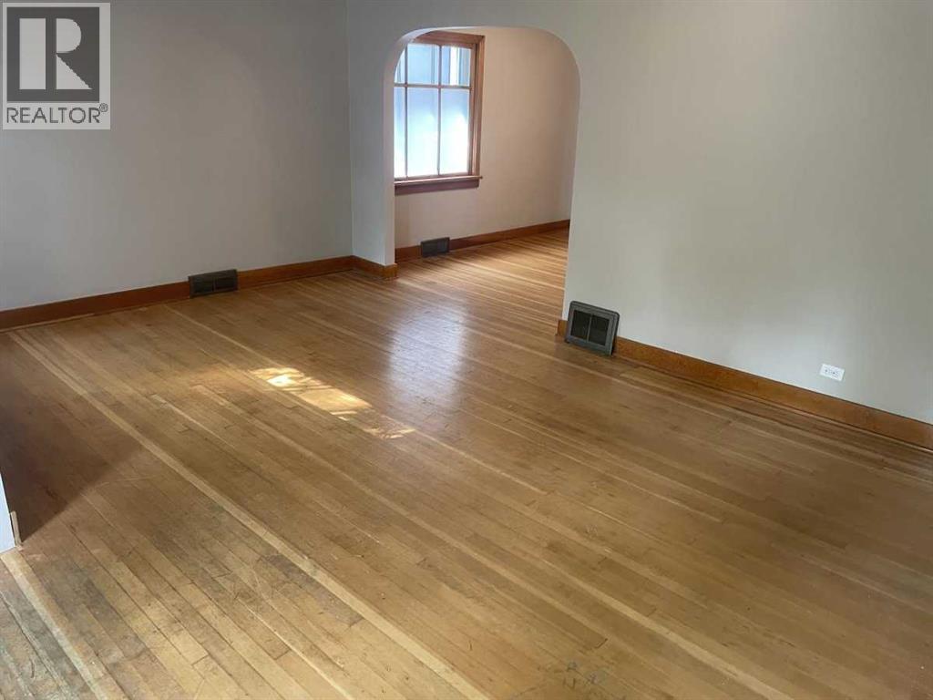 429 10 Street NE - 9