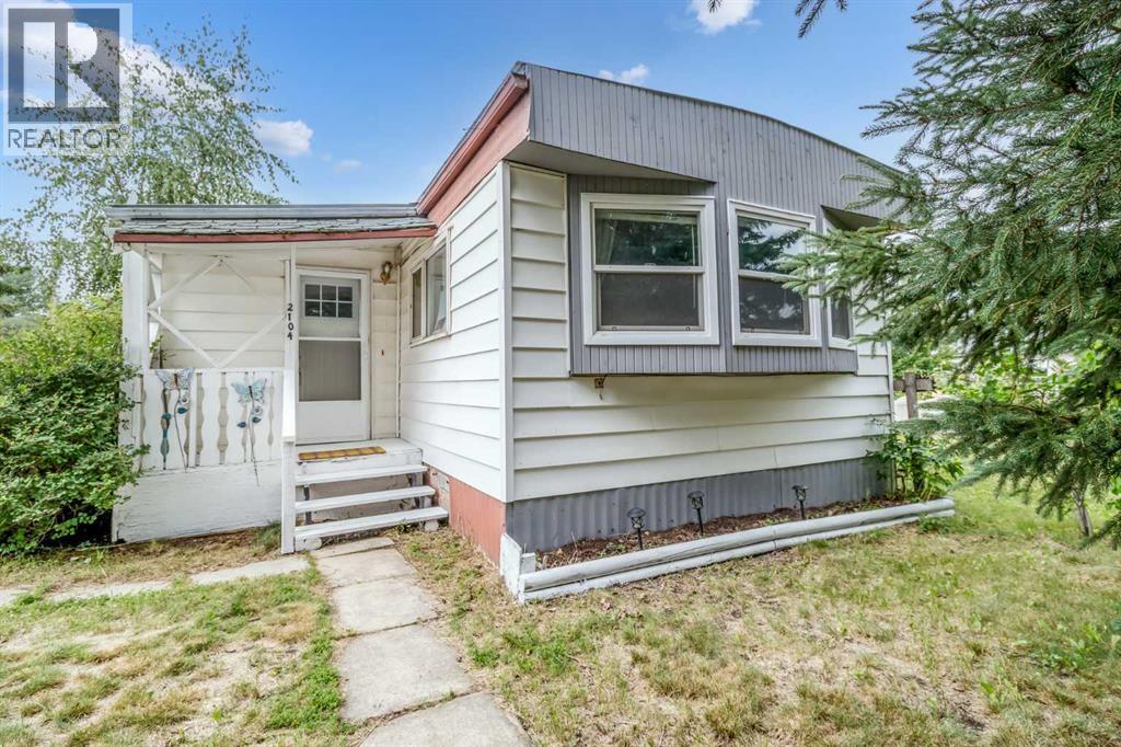 2104 23 Avenue - 2