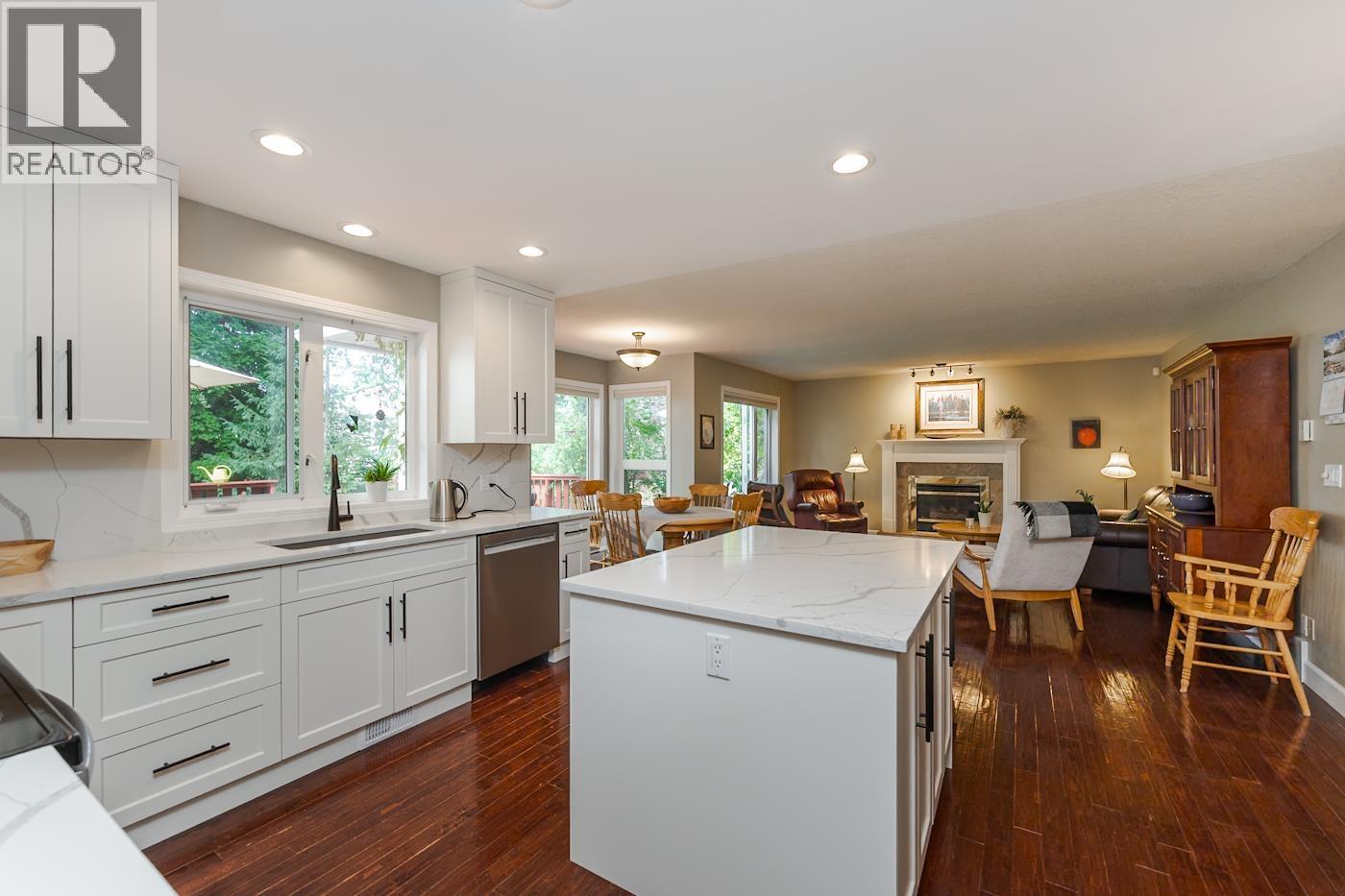 2435 PANORAMA CRESCENT - 5