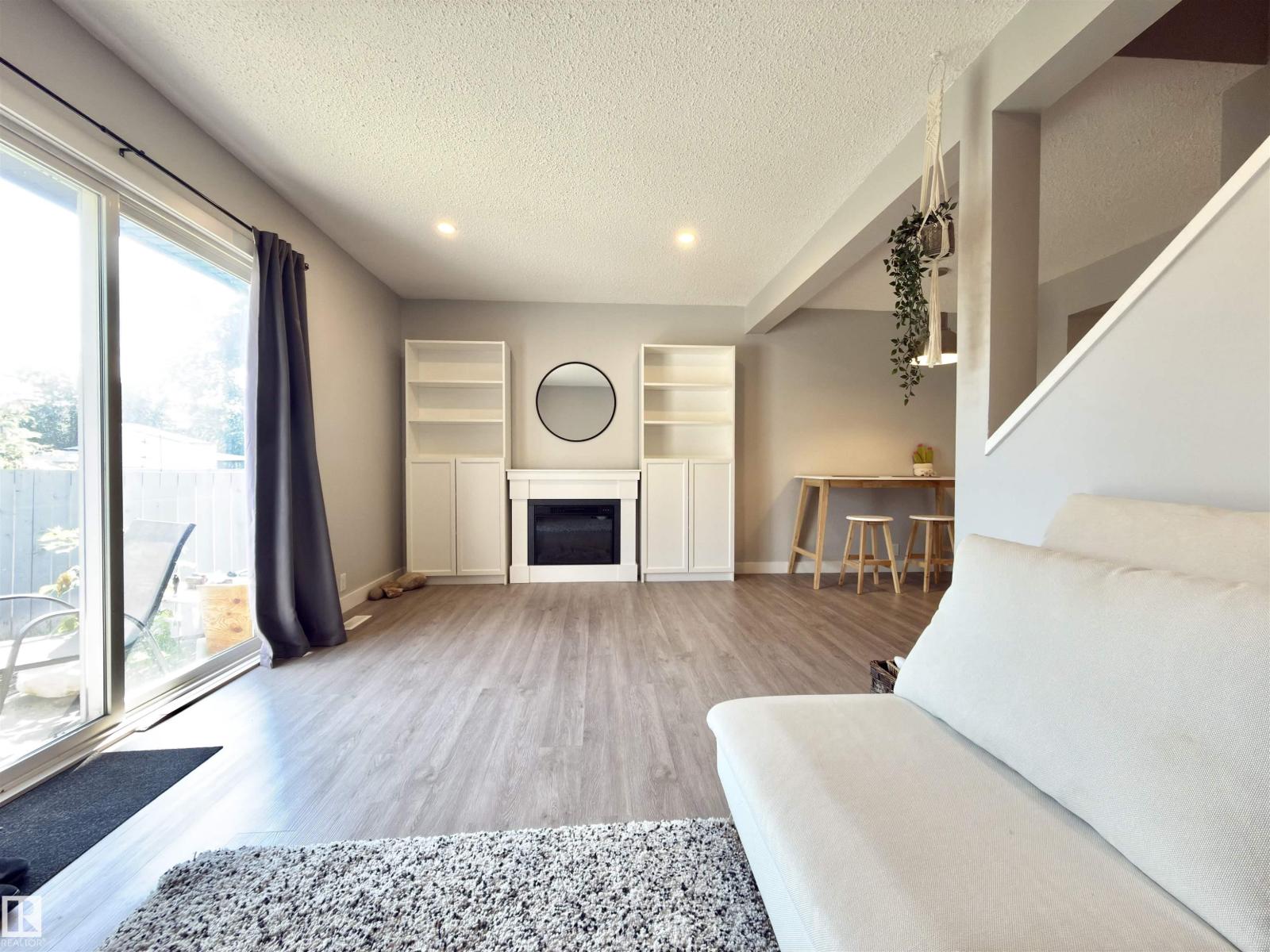 #13 18010 98 AV NW NW, La Perle, Edmonton photo 2