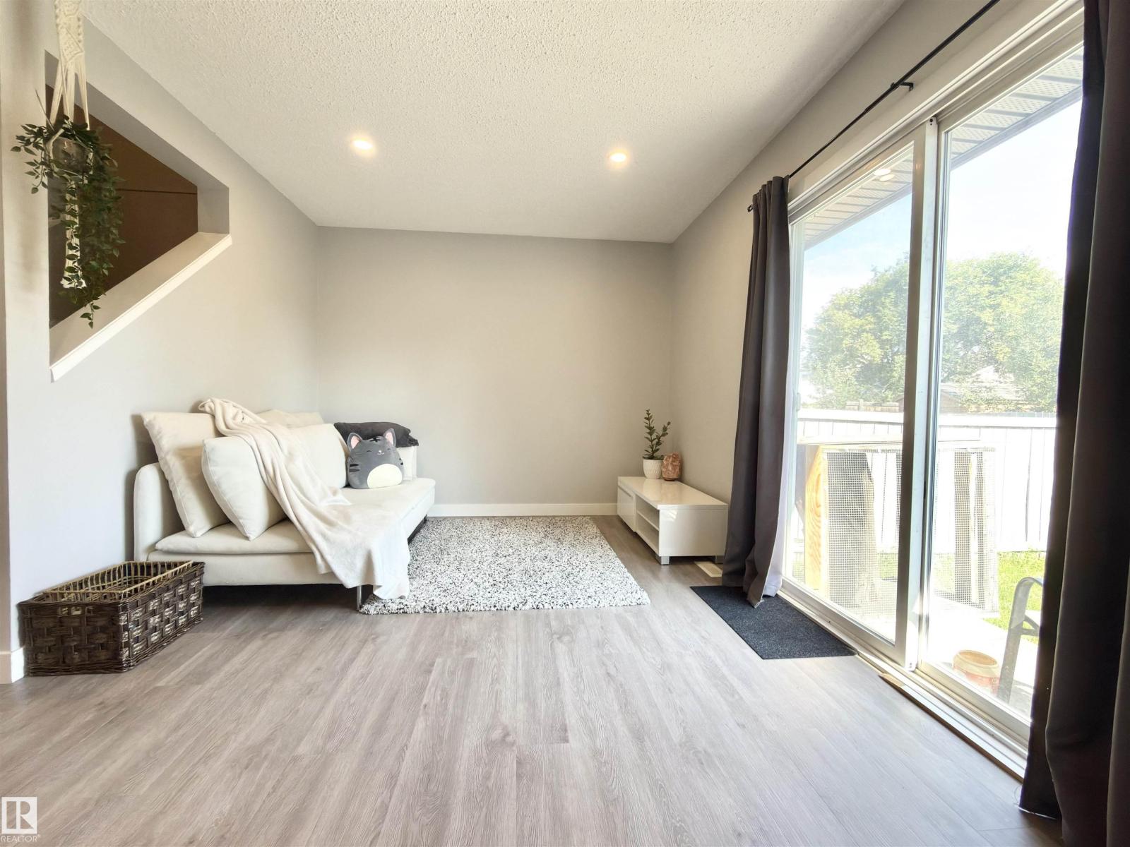 #13 18010 98 AV NW NW, La Perle, Edmonton photo 3