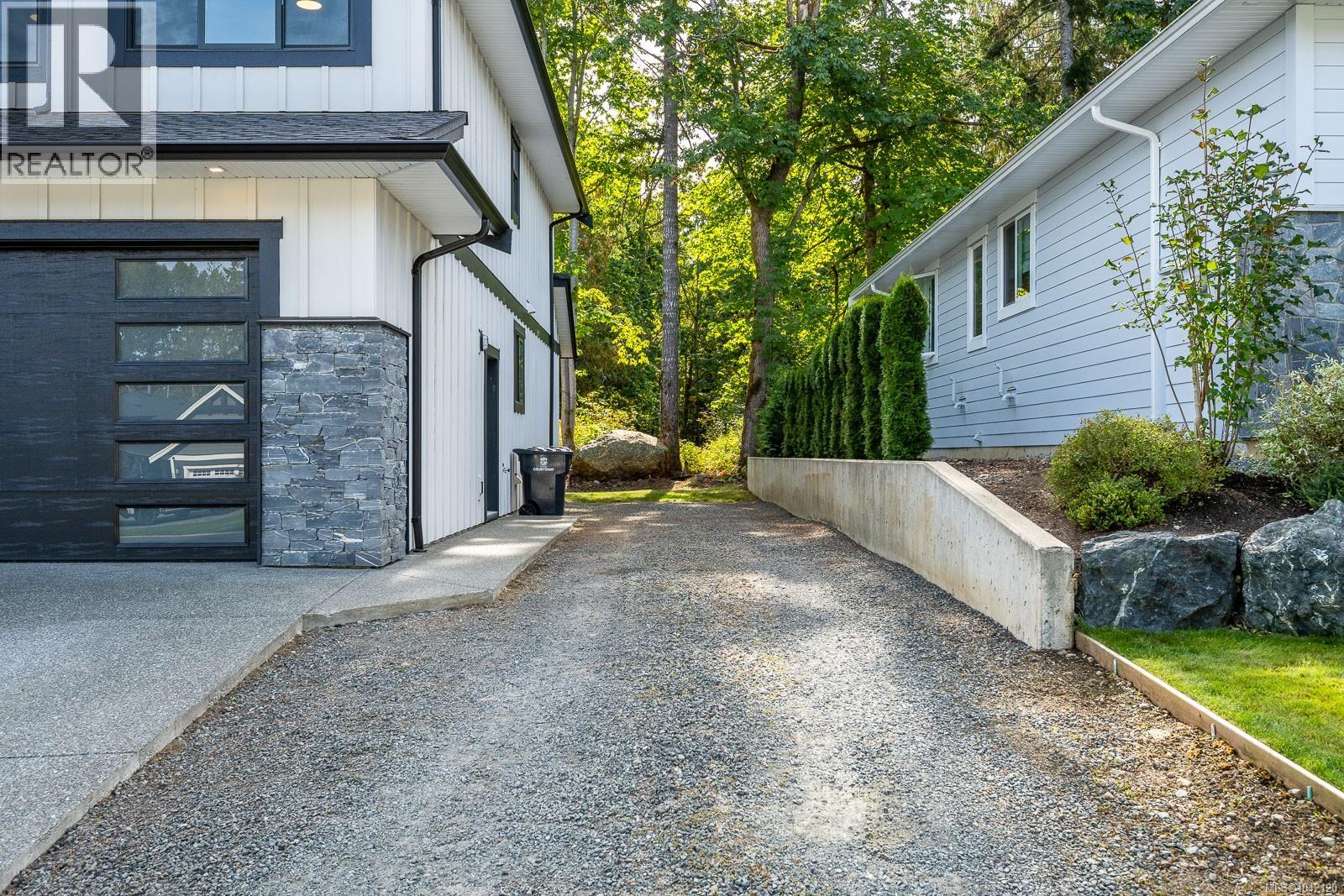 #4 2880 Arden Rd - 26