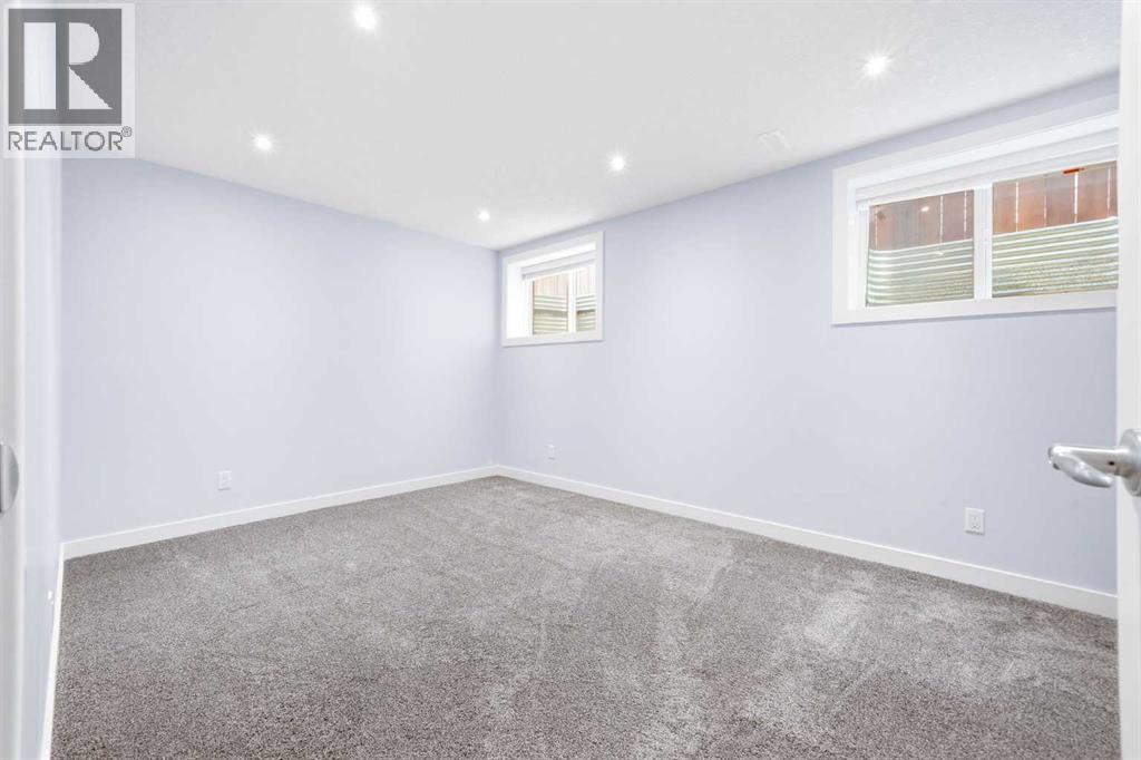 80 Sherwood Crescent Northwest - Photo 33