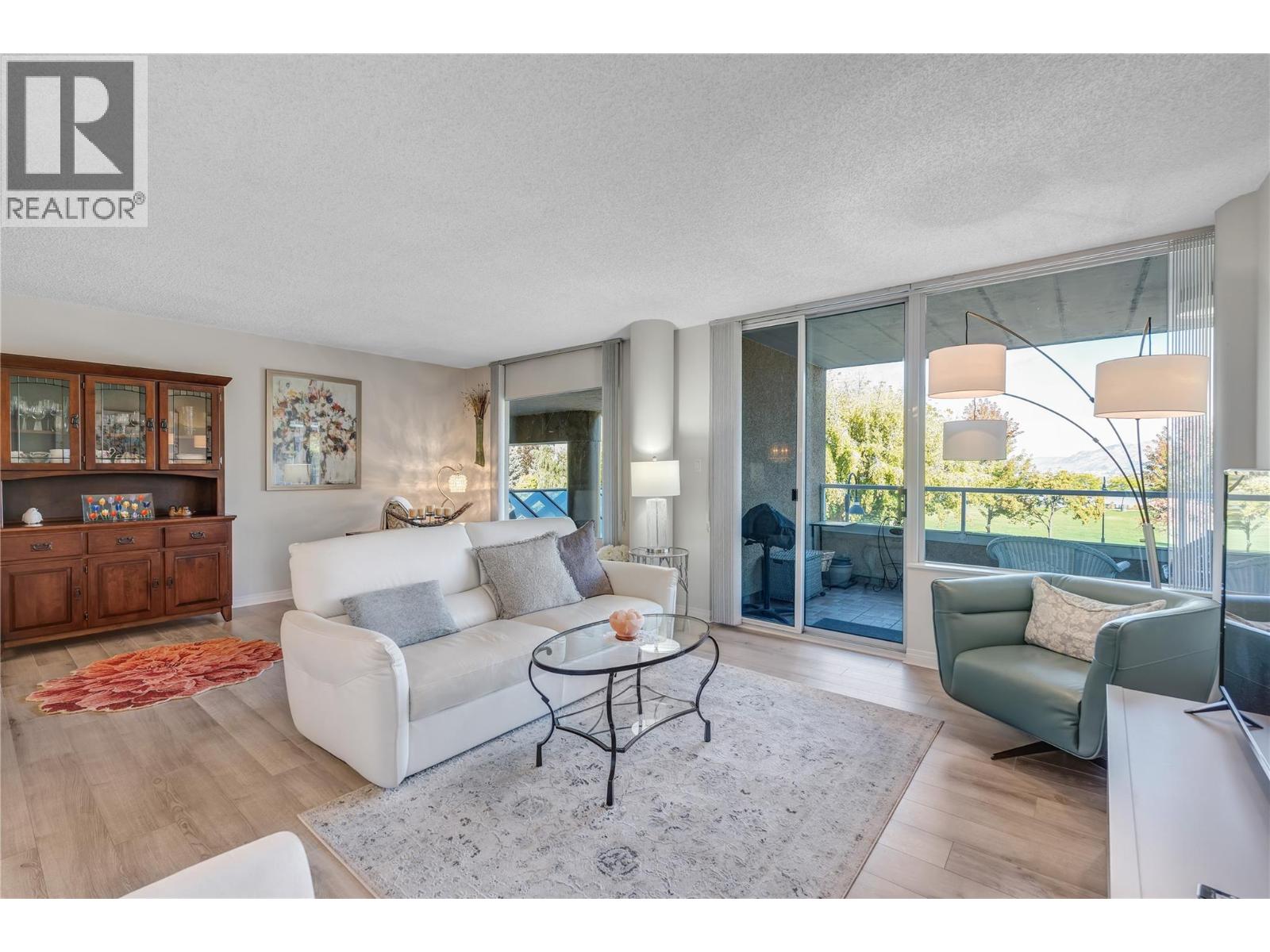 202 86 Lakeshore Drive, Penticton