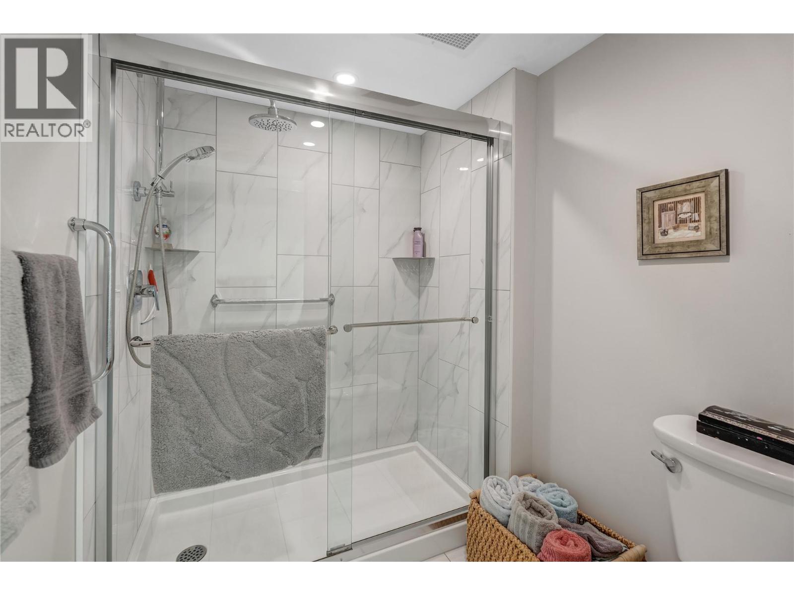#202 86 Lakeshore Drive - 20