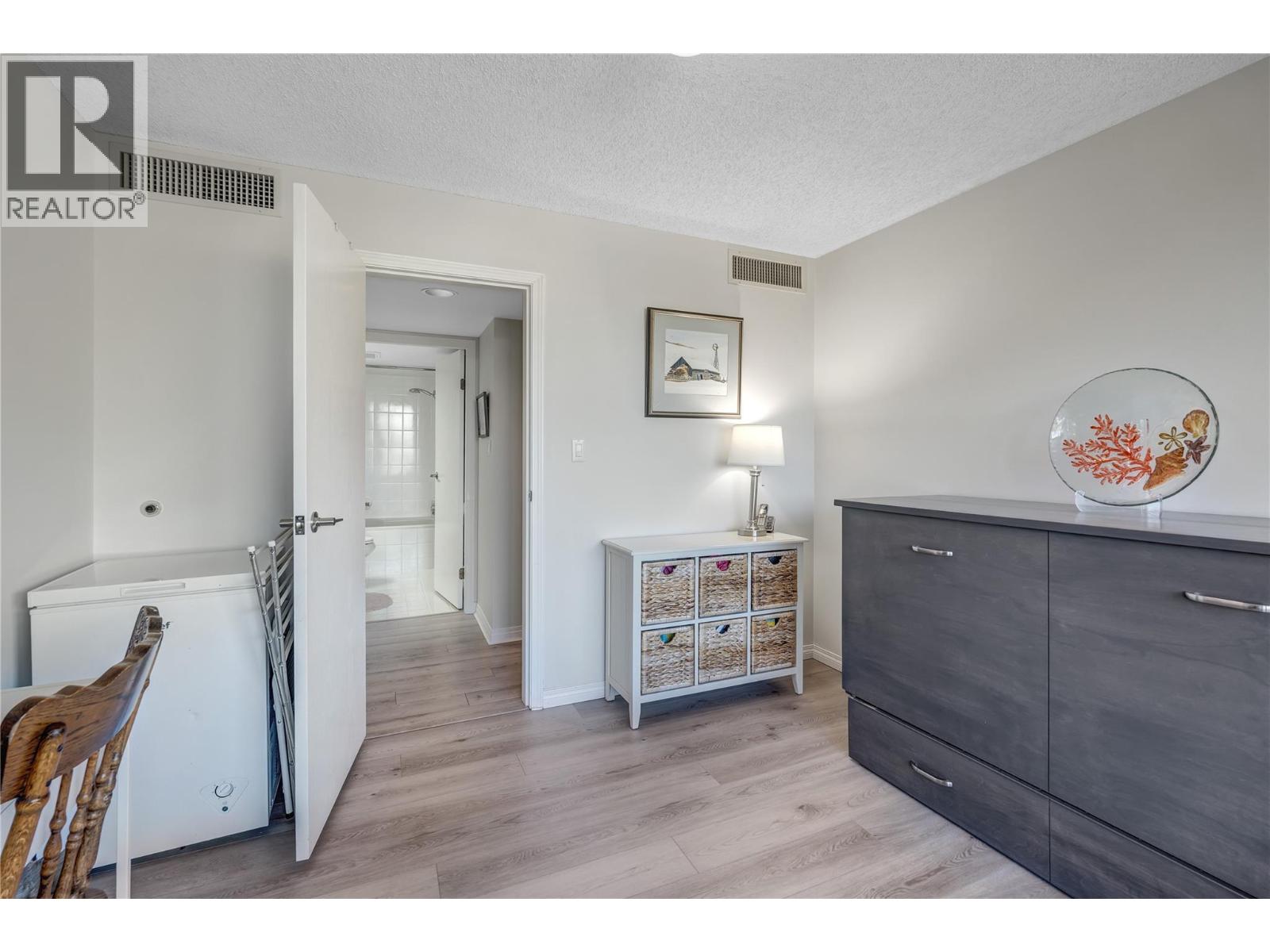 202 86 Lakeshore Drive, Penticton