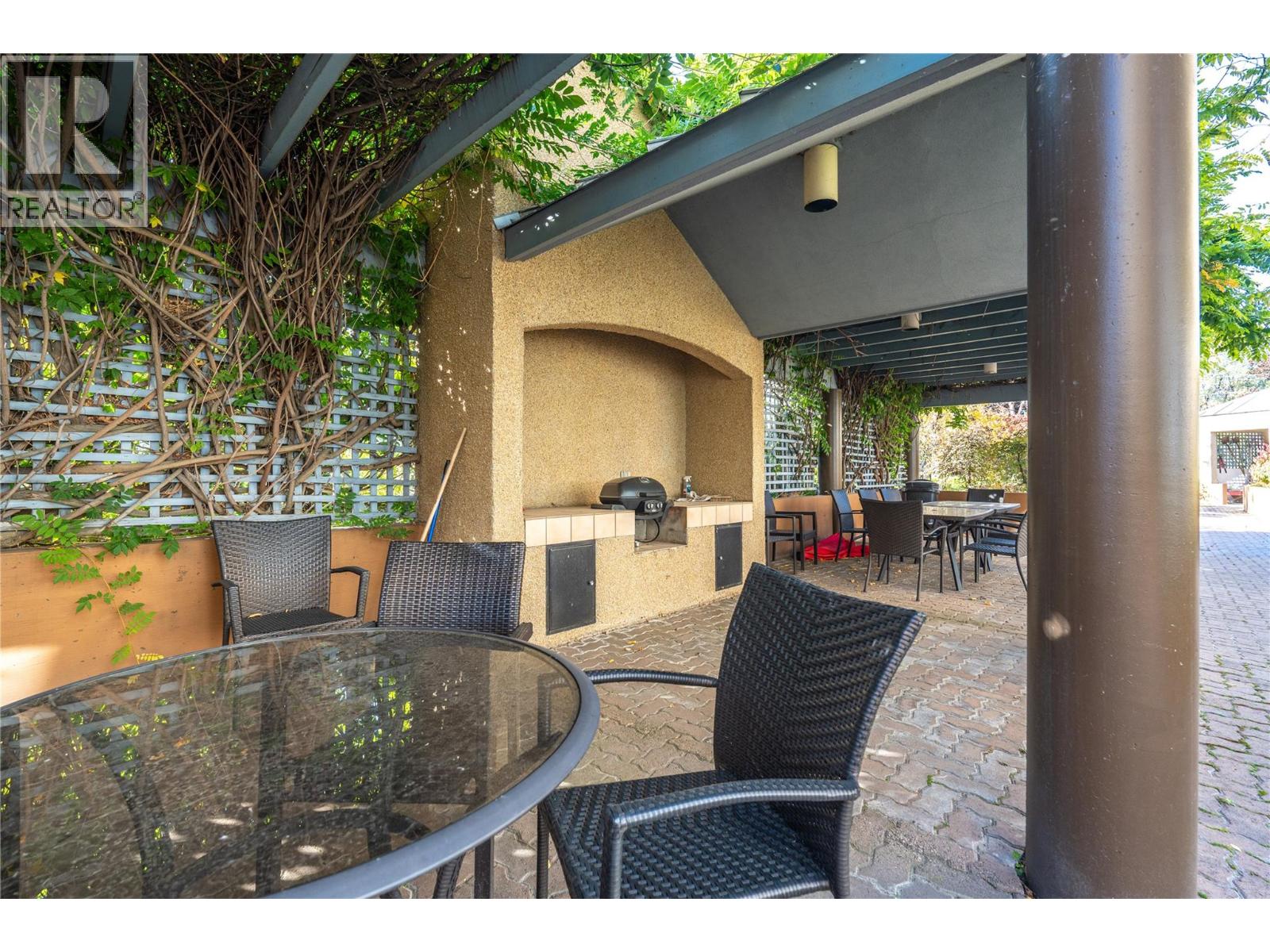 #202 86 Lakeshore Drive - 27