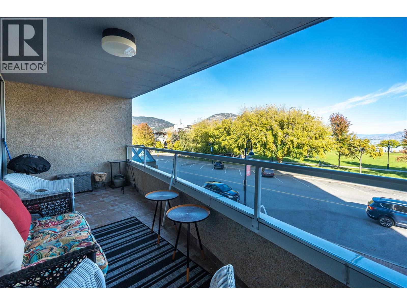 #202 86 Lakeshore Drive - 23