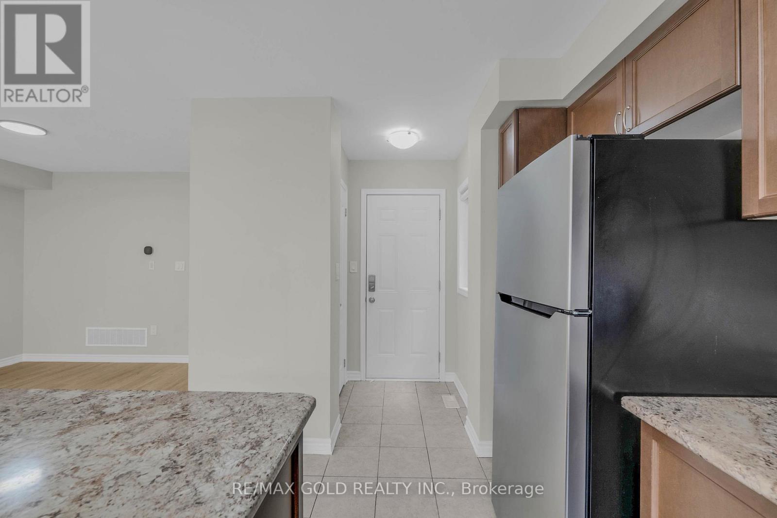 94 BENHURST CRESCENT - 18