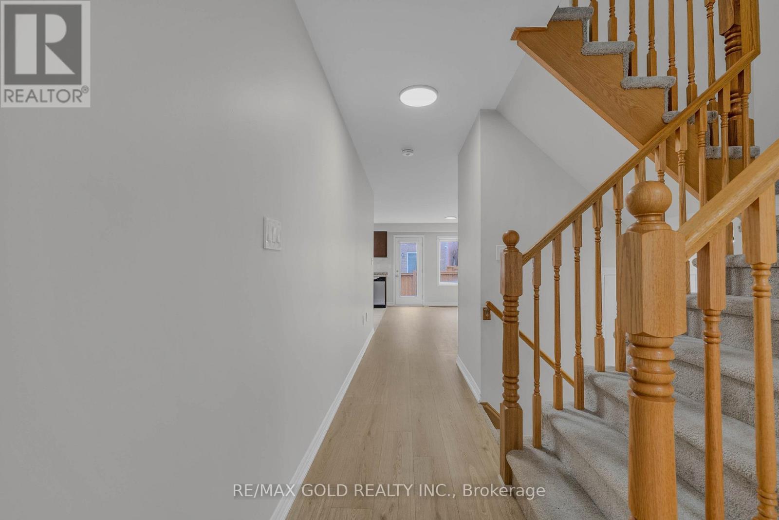 94 BENHURST CRESCENT - 9