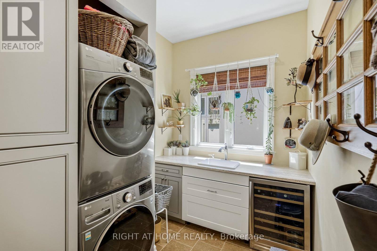 411 NASSAU STREET - 28